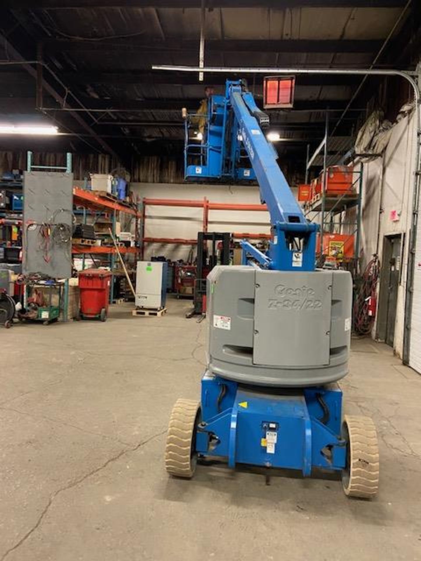 MINT 2005 Genie Boom Lift model Z-34/22N with 34' high with LOW hours ELECTRIC - Image 2 of 4