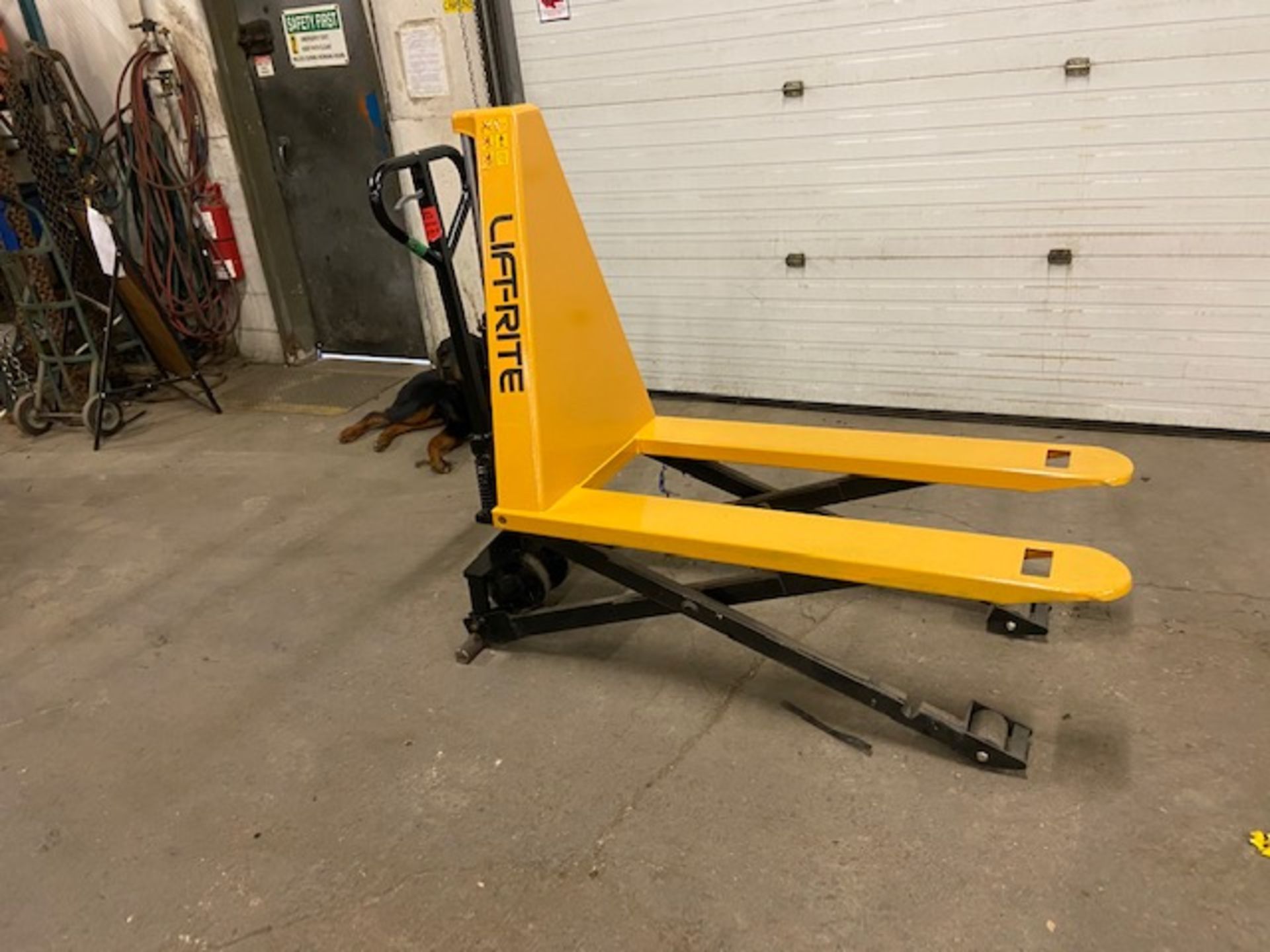 Lift-Rite Hydraulic Pump Cart with 30" Lift height MINT