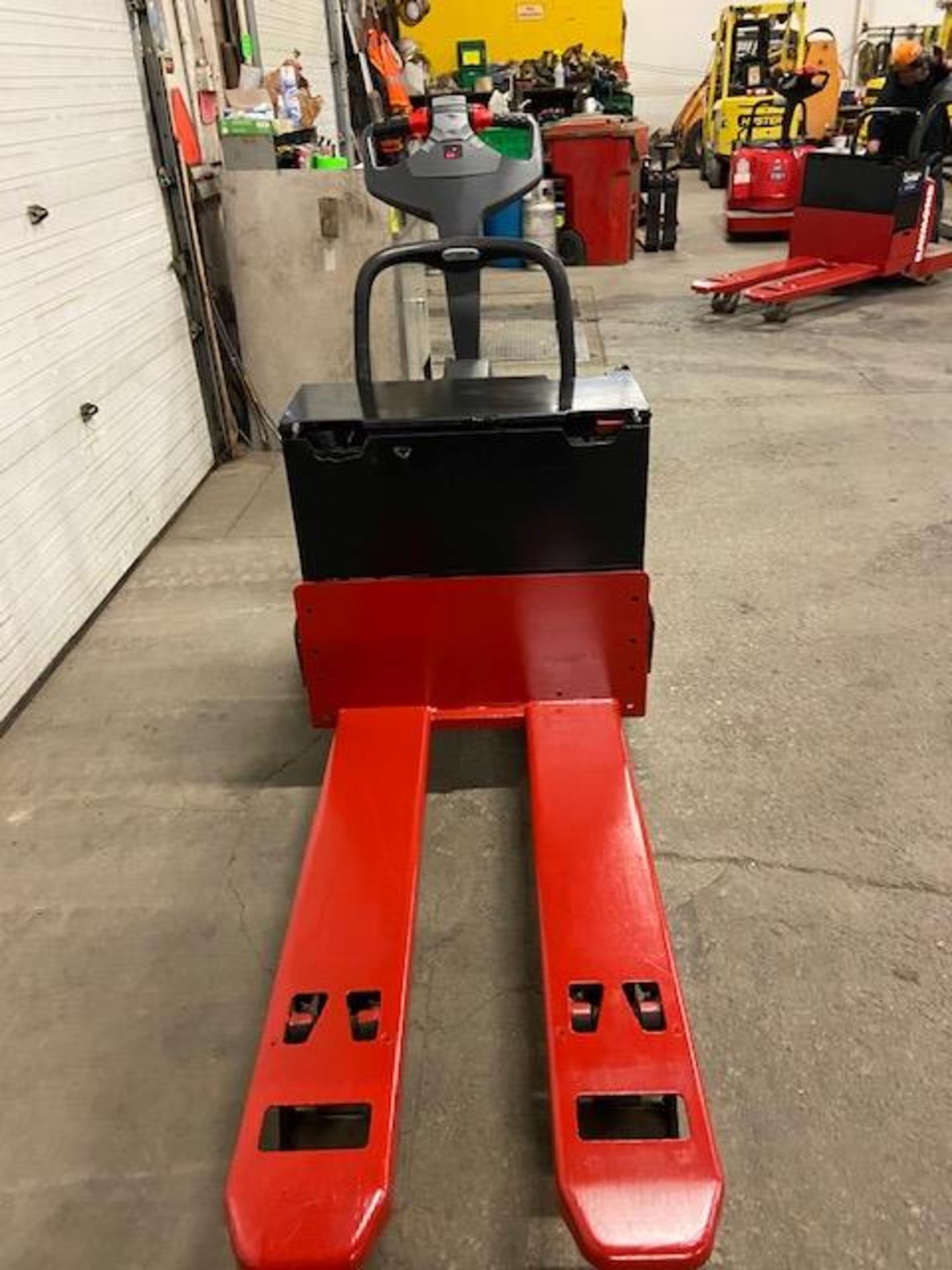 2006 Raymond Stand on Electric Ride on Powered Pallet Cart Walkie Lift 6000lbs capacity with LOW - Image 2 of 2