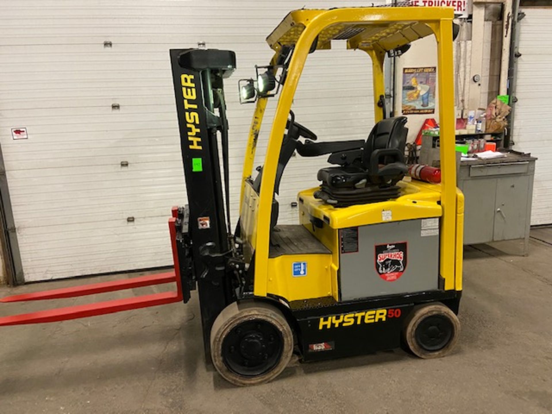 FREE CUSTOMS - 2014 Hyster 5000lbs Capacity Forklift Electric with 3-STAGE MAST with sideshift