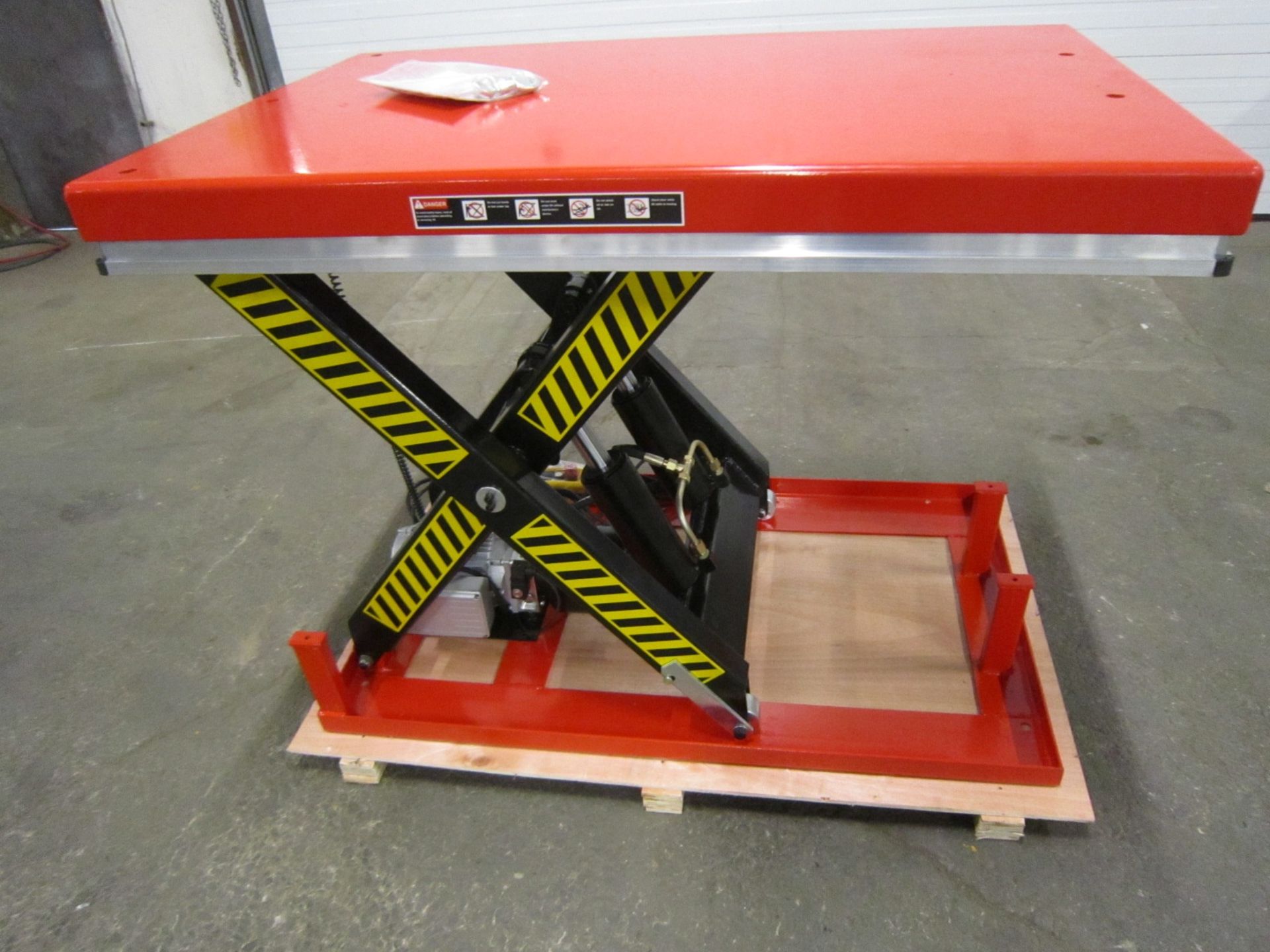 HW Hydraulic Lift Table 32" x 52" x 40" lift - 4000lbs capacity - UNUSED and MINT - 115V