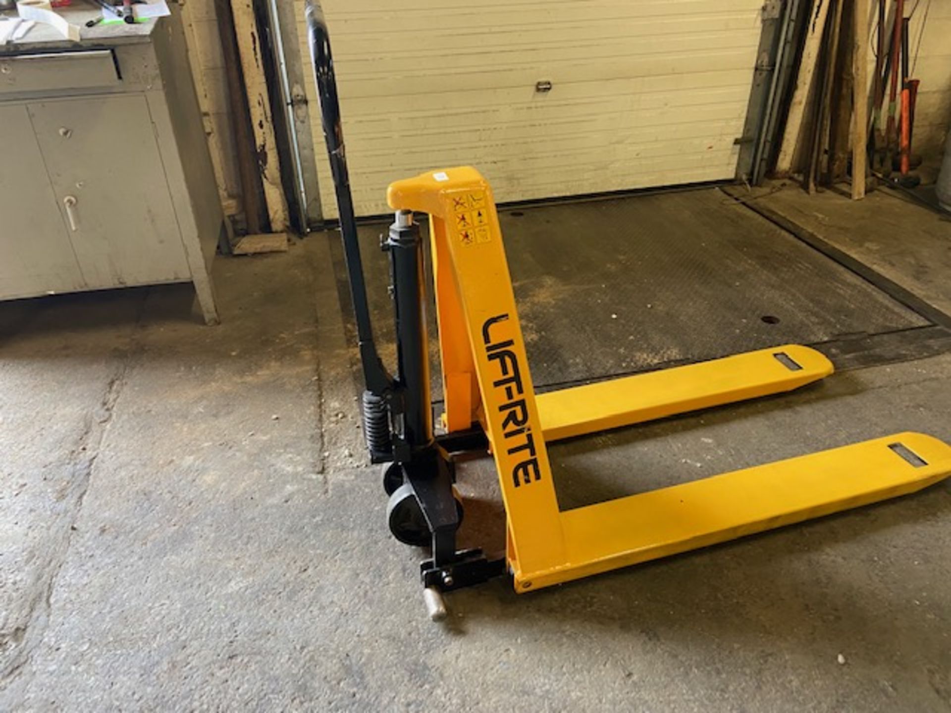 Lift-Rite Hydraulic Pump Cart with 30" Lift height MINT