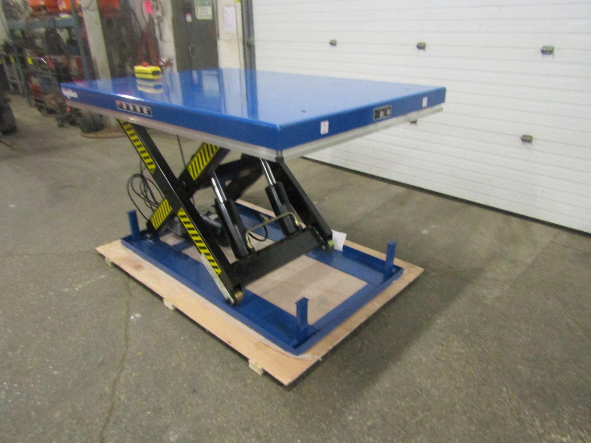 HW Hydraulic Lift Table 48" x 68" x 36" lift - 8000lbs capacity - UNUSED and MINT - 115V