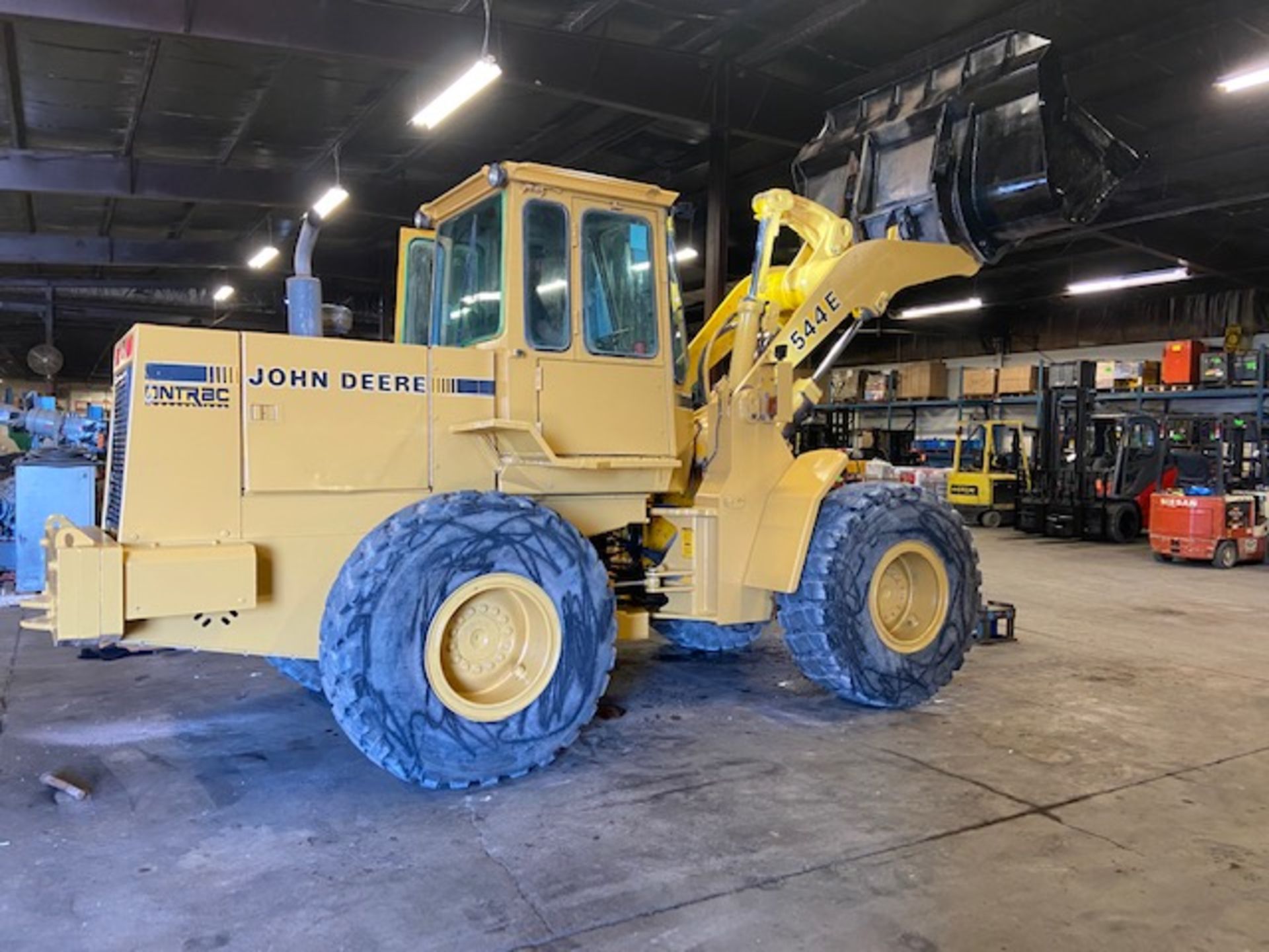 John Deere 544E Wheel LOADER - 2 Yard Bucket and enclosed cab - Image 2 of 4