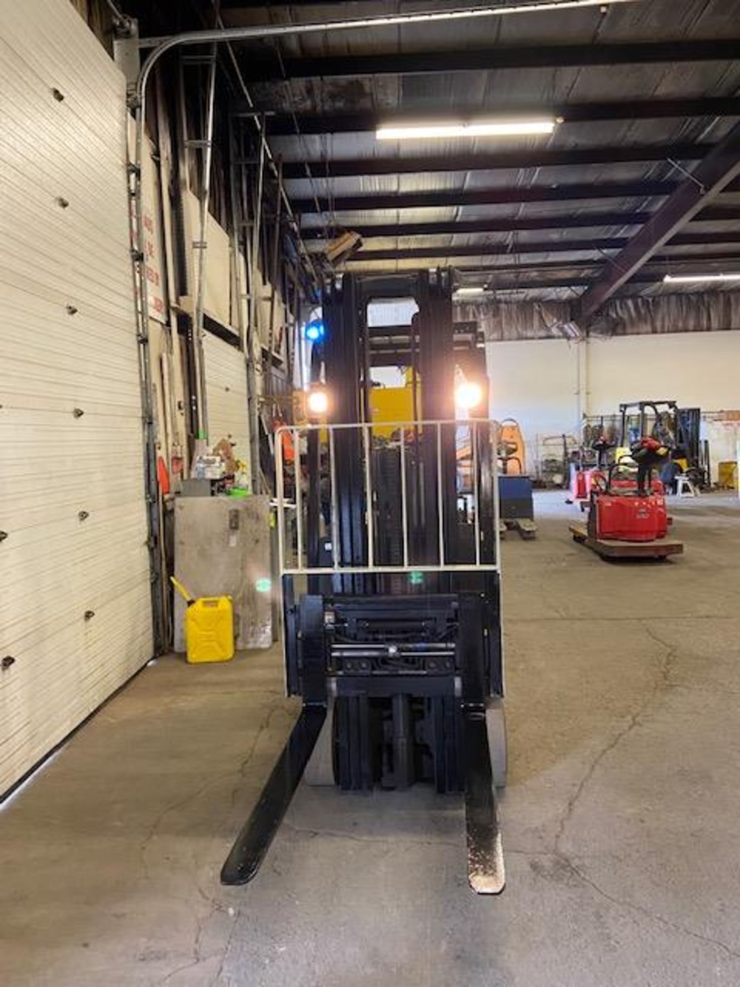 FREE CUSTOMS - 2014 Yale 3500lbs Capacity Forklift Electric with sideshift & fork positioner & 3- - Image 2 of 2