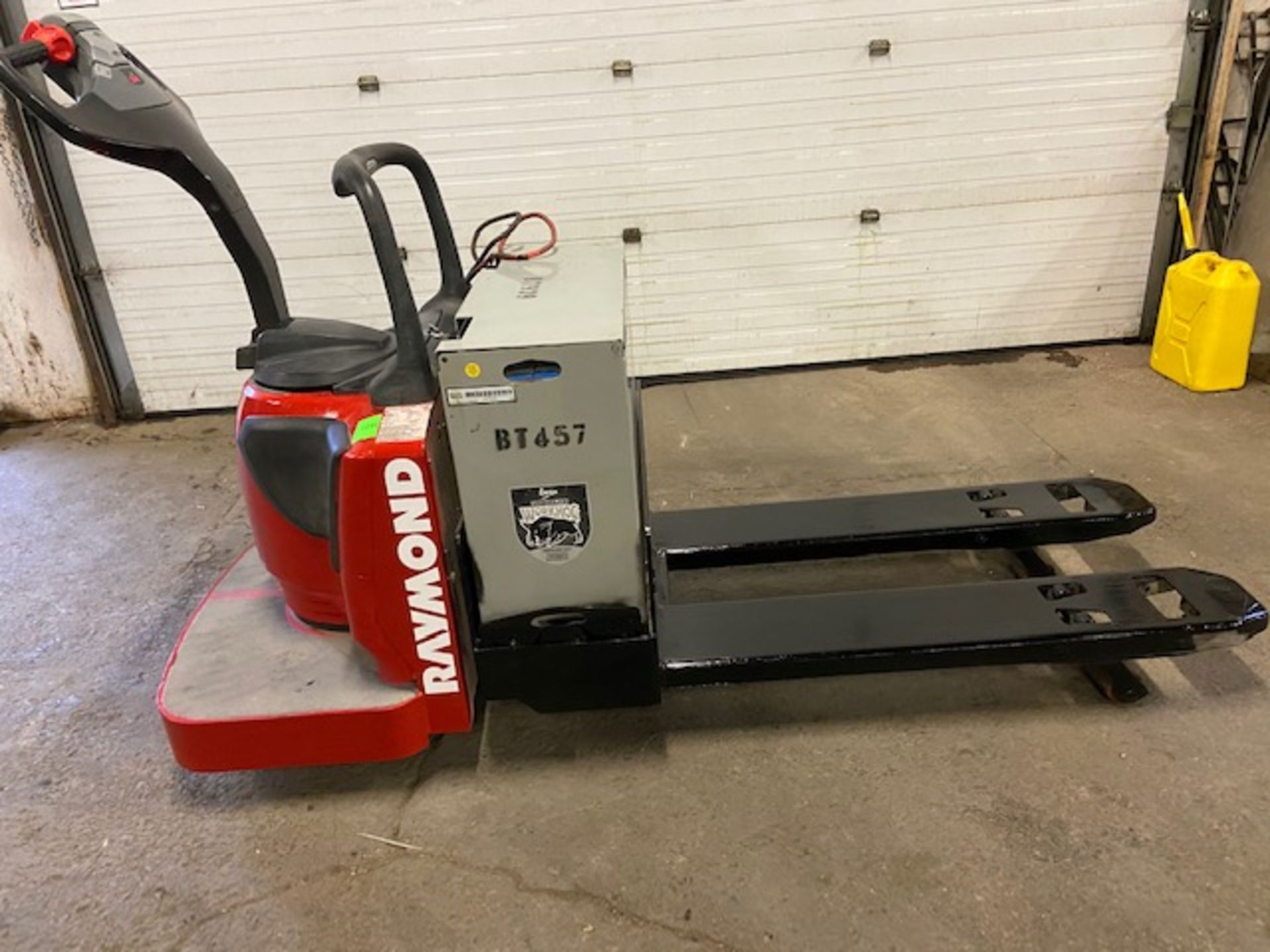 2012 Raymond Electric Ride on Powered Pallet Cart Lift 6000lbs capacity 4' Long with LOW HOURS