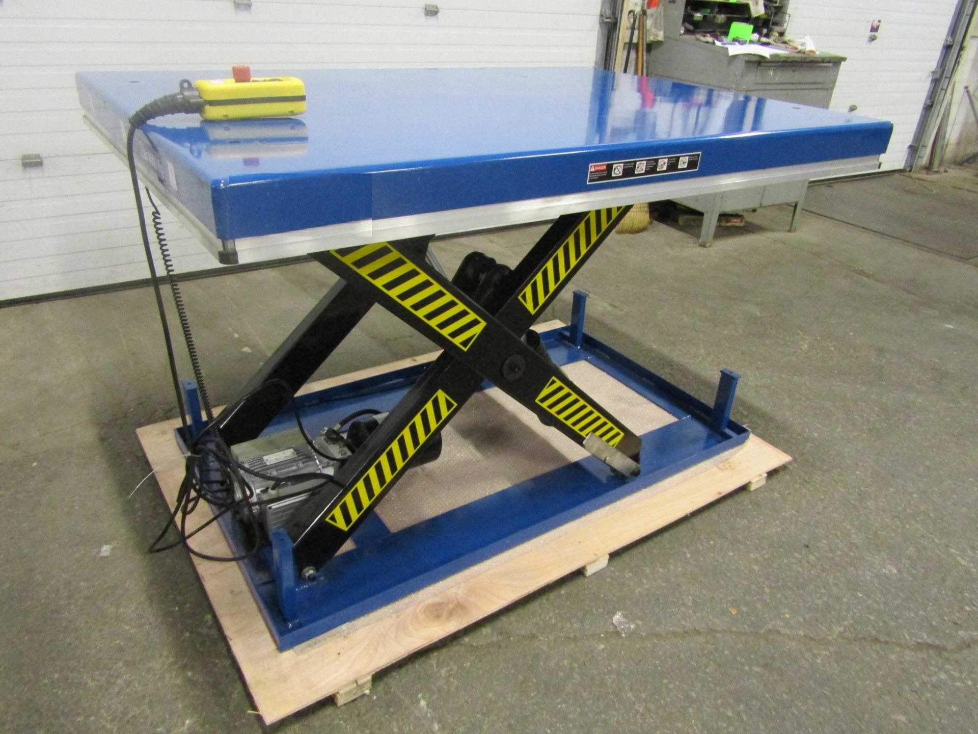 HW Hydraulic Lift Table 48" x 68" x 36" lift - 8000lbs capacity - UNUSED and MINT - 115V