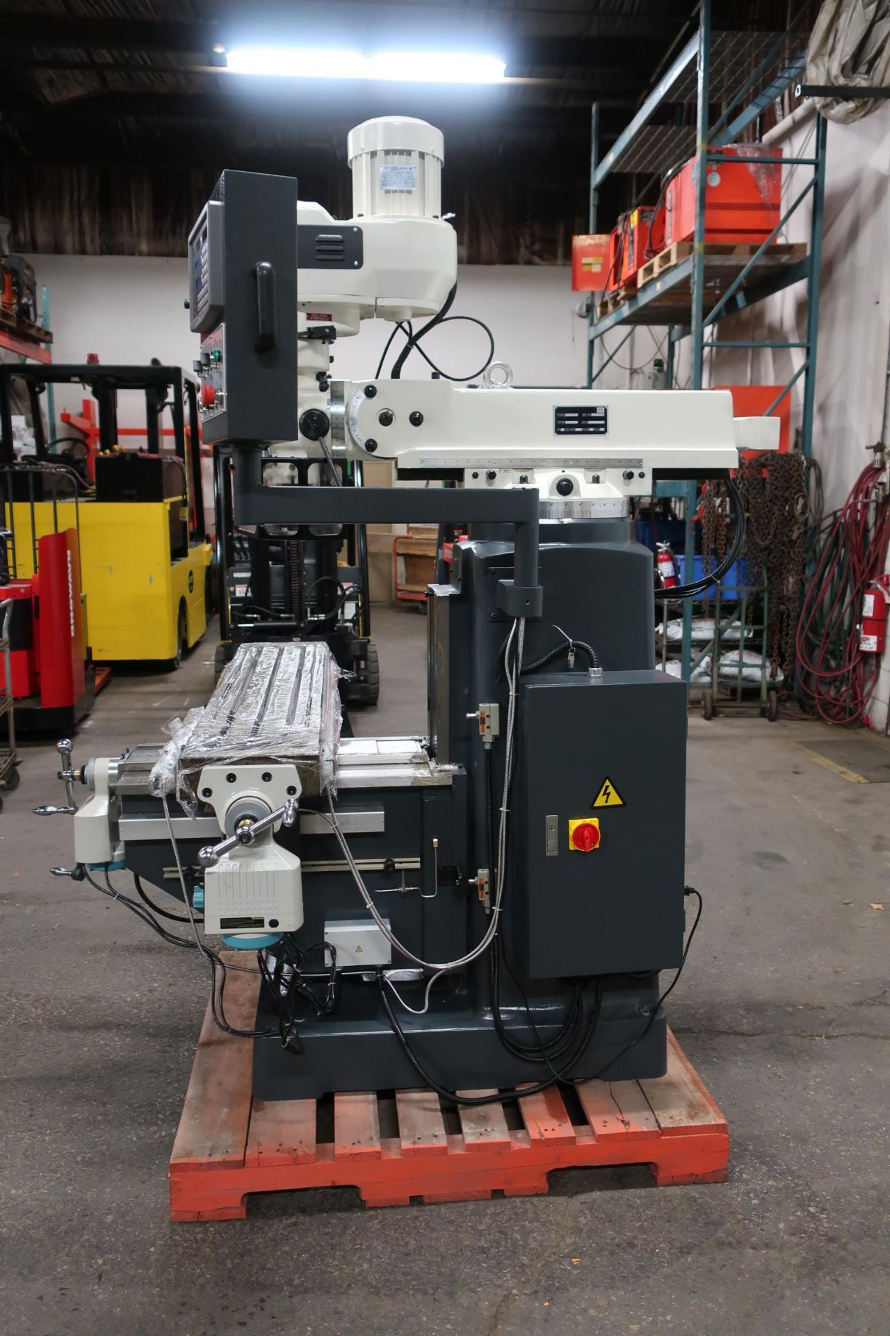Bernardo MINT / UNUSED Milling Machine with Full Power Feed Table on ALL AXIS (X, Y and Z) with - Image 2 of 3