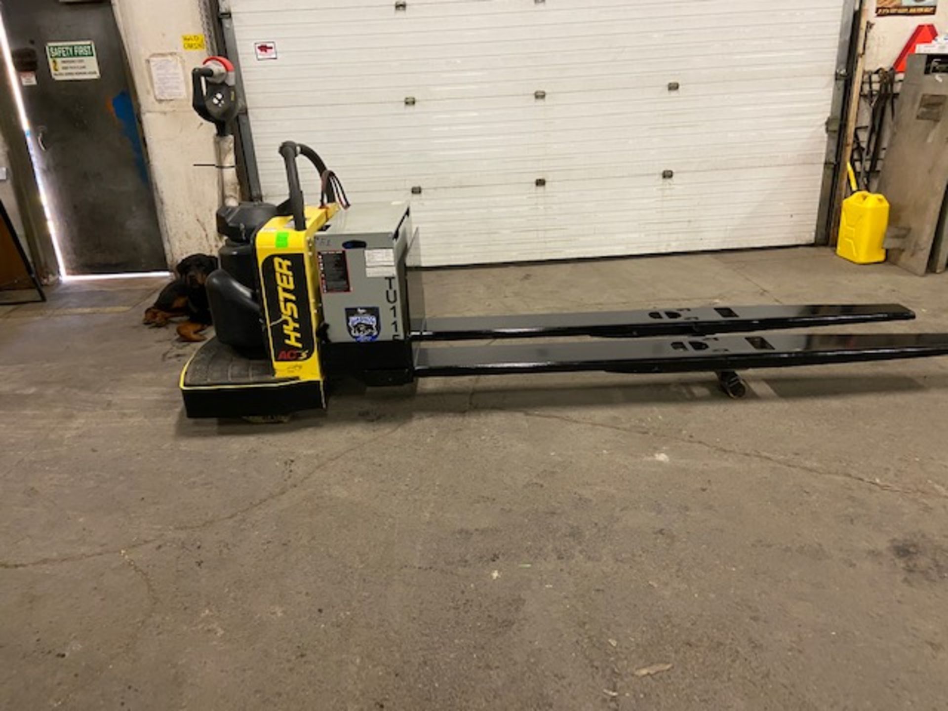 2019 Hyster Electric Ride on Powered Pallet Cart Lift 8000lbs capacity 8' Long with LOW HOURS Safety