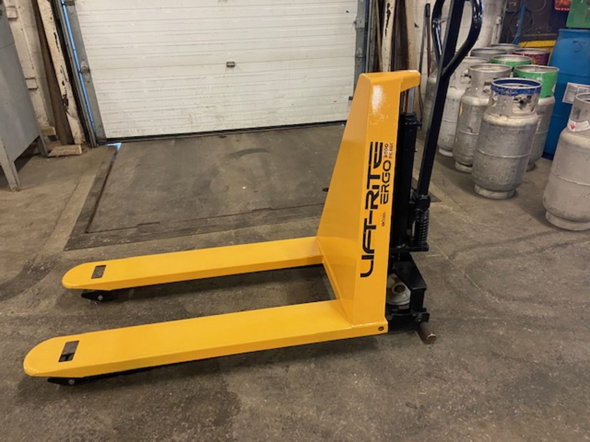 Lift-Rite Hydraulic Pump Cart with 30" Lift height MINT