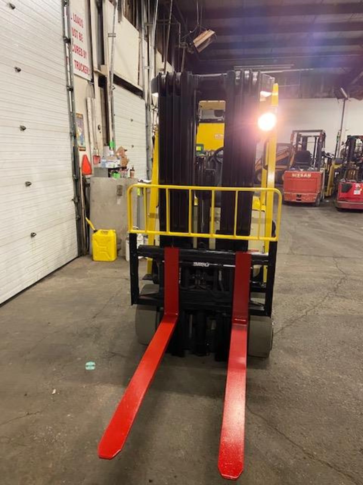 FREE CUSTOMS - 2014 Hyster 5000lbs Capacity Forklift Electric with 4-STAGE MAST with sideshift & - Image 3 of 4