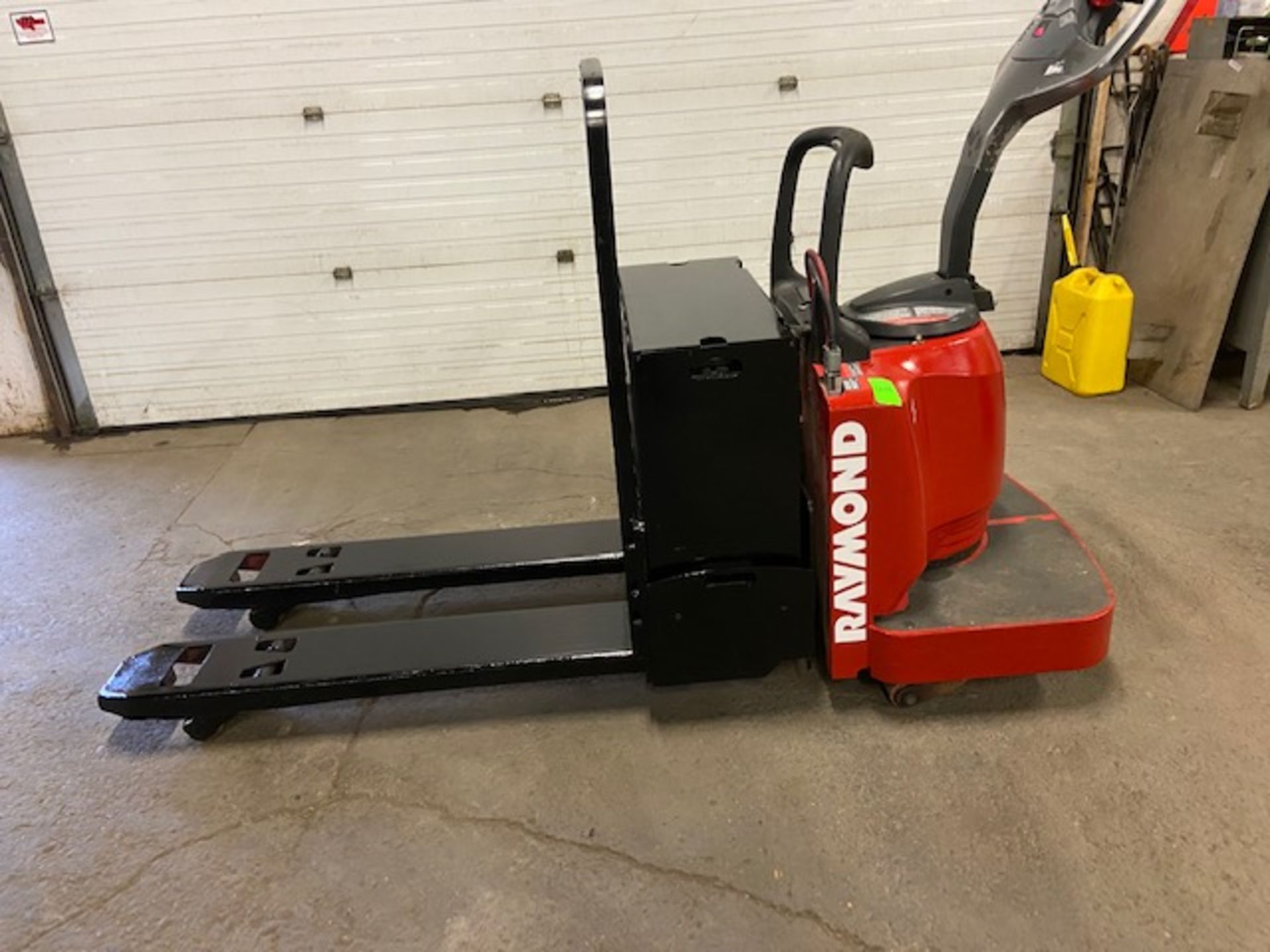 Raymond Electric Ride on Powered Pallet Cart Lift 6000lbs capacity 4' Long with LOW HOURS