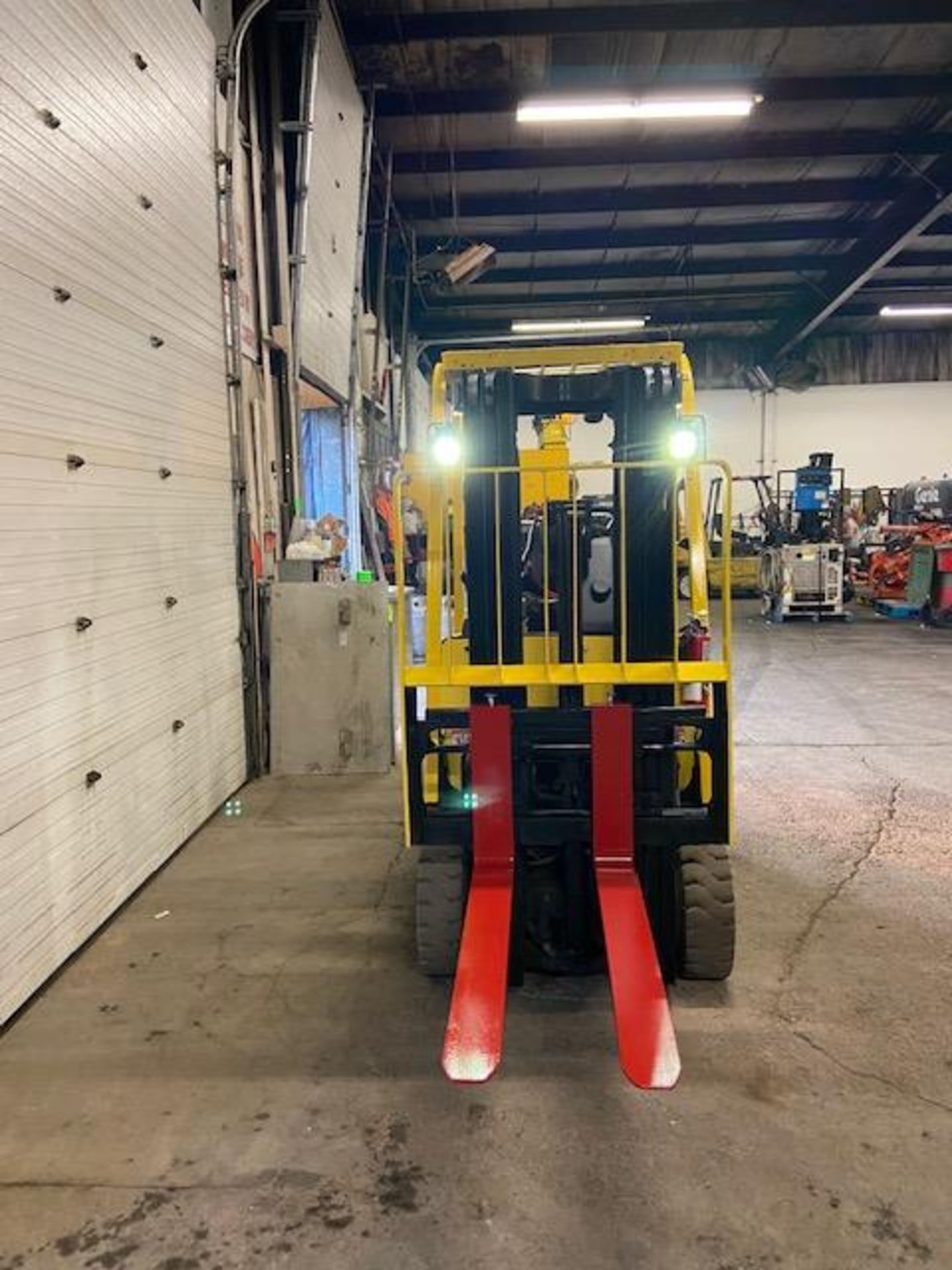 FREE CUSTOMS - 2016 Hyster 5000lbs Capacity Forklift SAFETY INTO 2021 Electric with 3-STAGE MAST - Image 2 of 3
