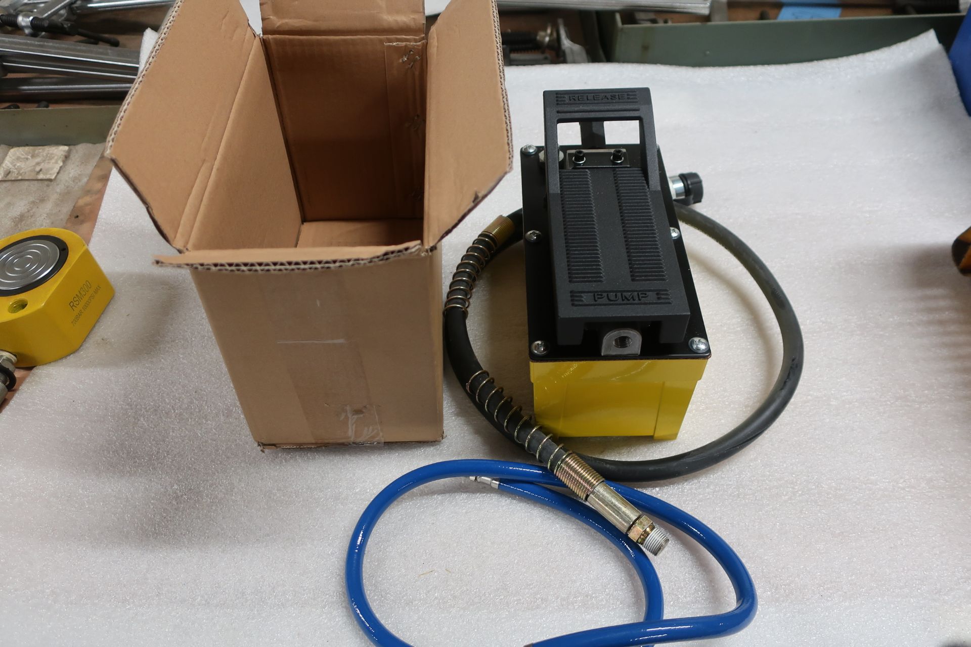 Hydraulic Foot Pedal Pump type - MINT UNIT