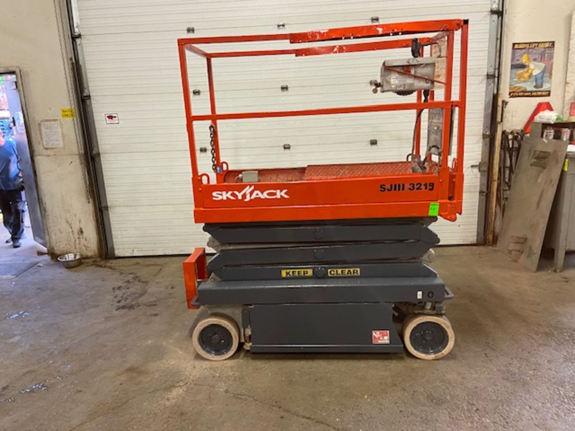 SkyJack III Electric Scissor Lift model 3219 - 19 feet lift, 32 inch width deck pendant controller - Image 2 of 2