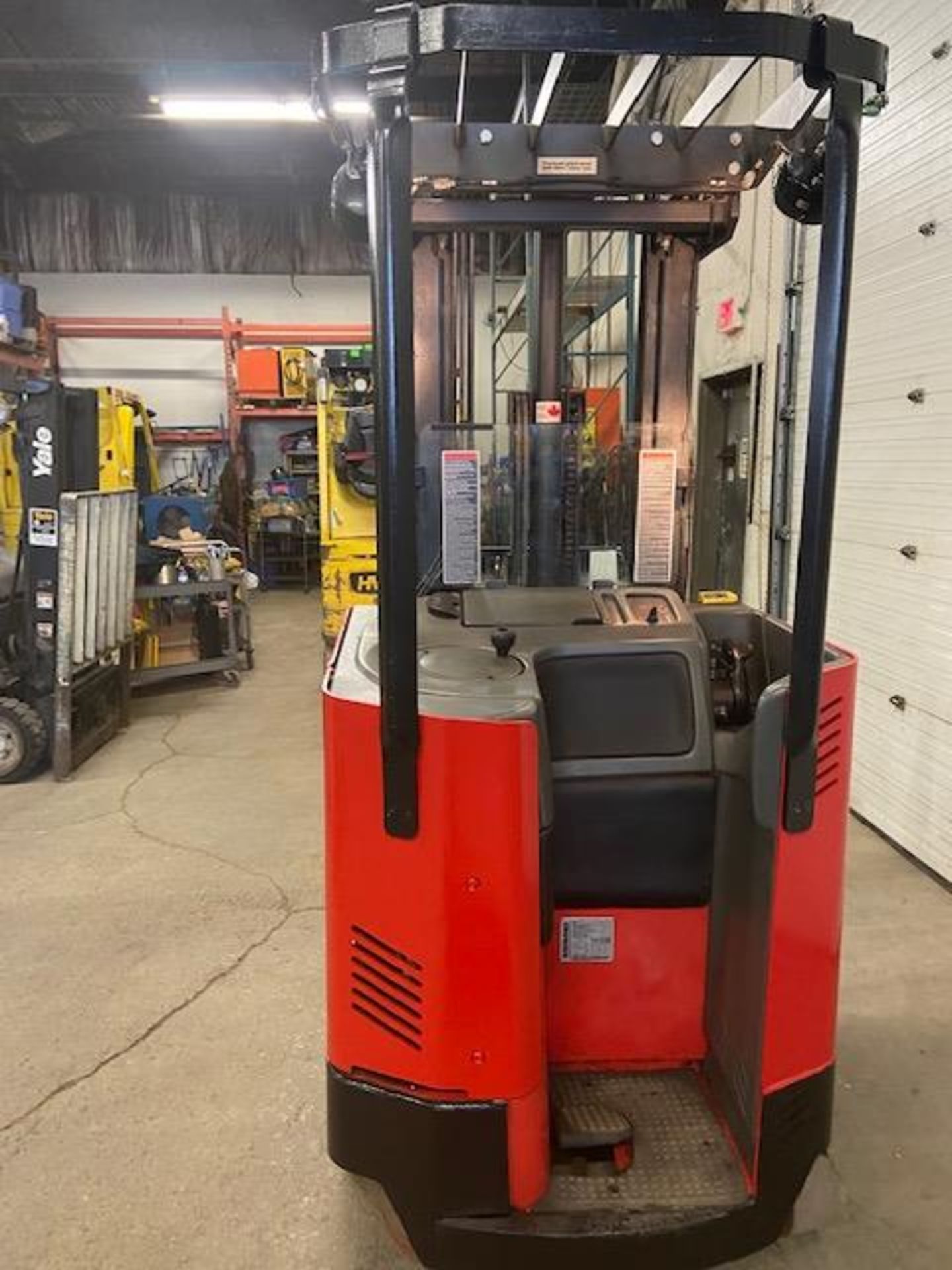 FREE CUSTOMS - Raymond Reach Truck Pallet Lifter REACH TRUCK electric 3000lbs & sideshift WITH - Image 3 of 3