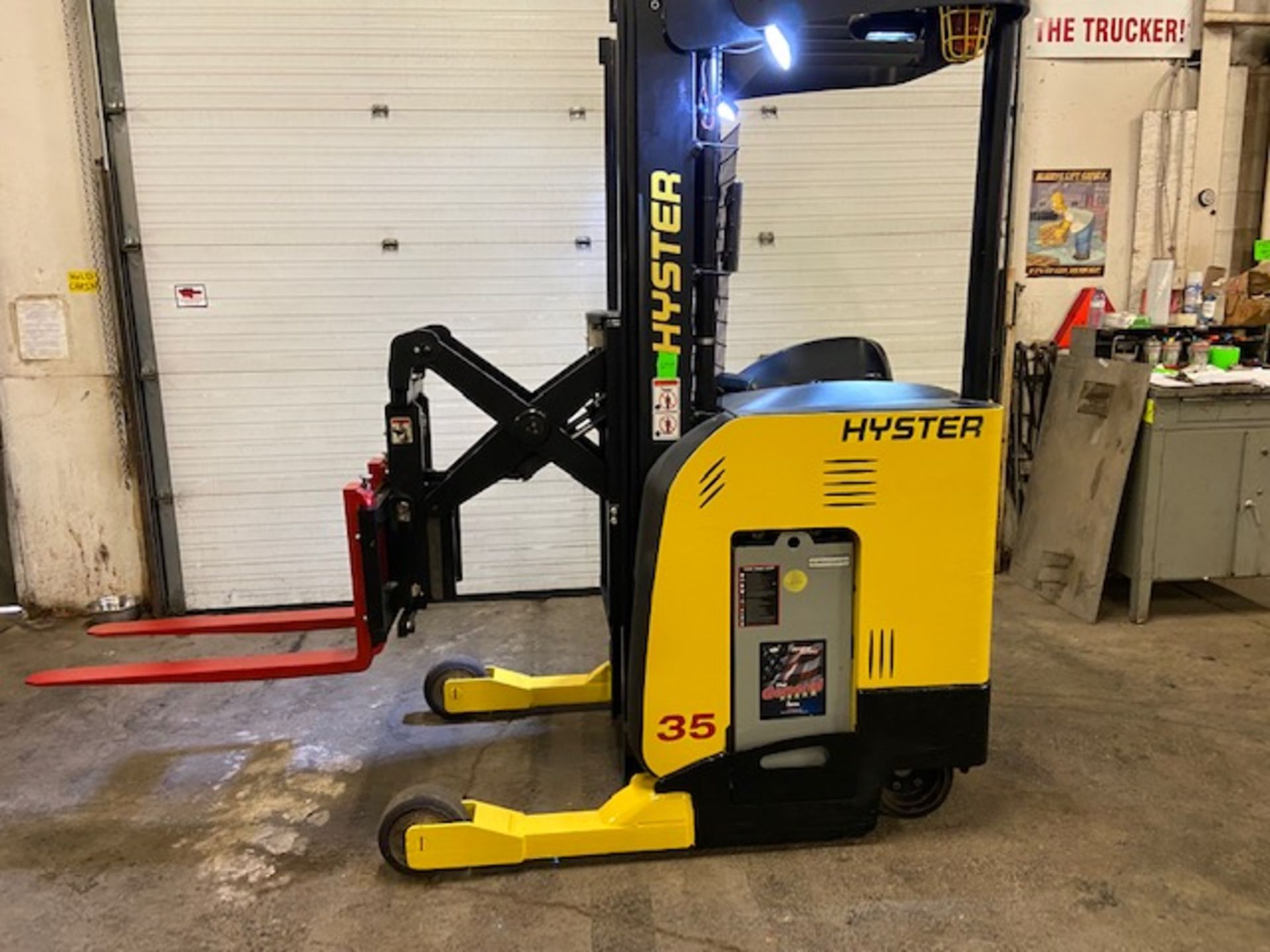 FREE CUSTOMS - 2012 Hyster Reach Truck Pallet Lifter REACH TRUCK electric 3500lbs & LOW HOURS