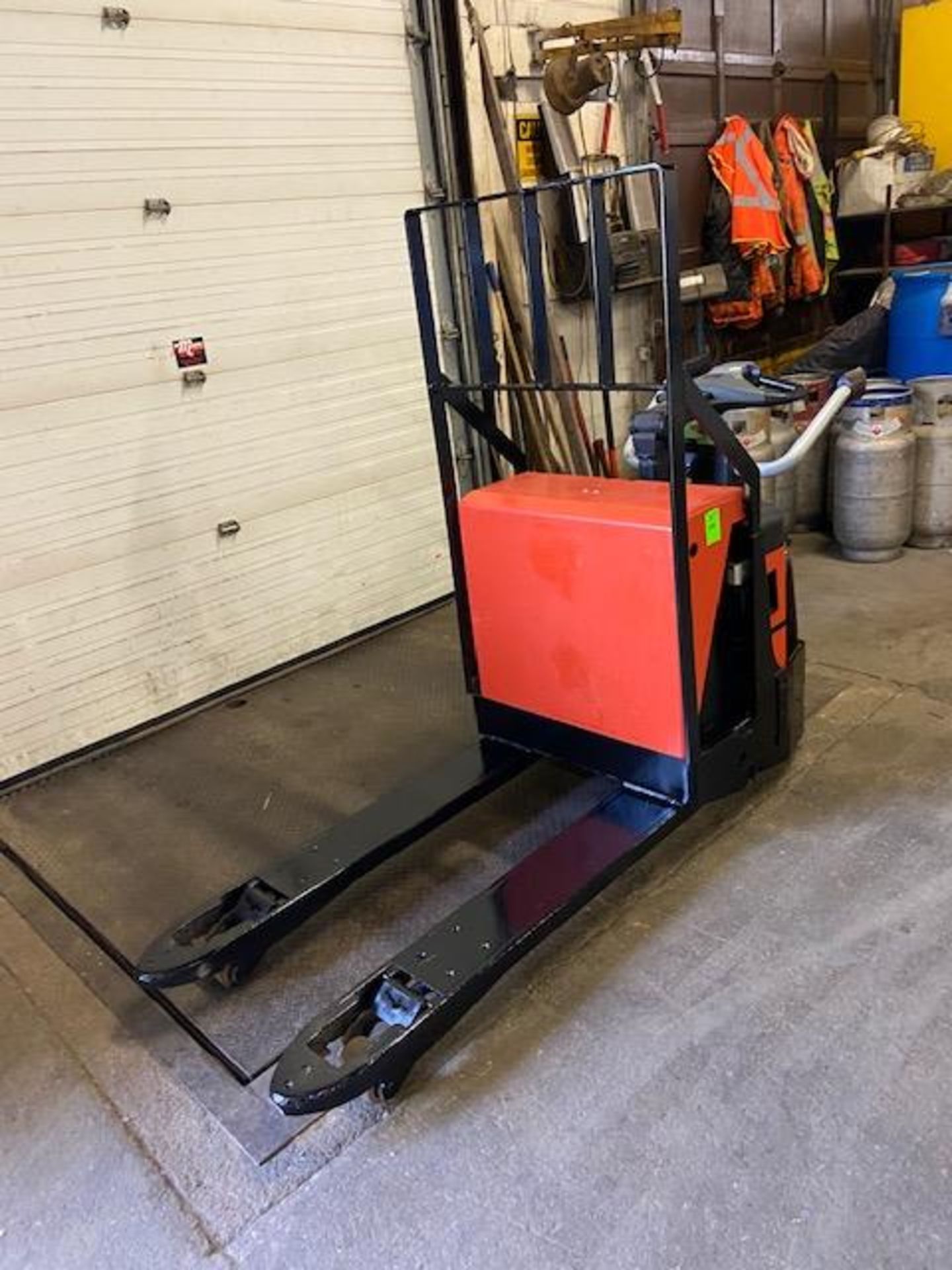 2006 BT Raymond Ride On Electric Powered Pallet Cart Walkie Lift 5000lbs capacity 48" with LOW - Image 2 of 3