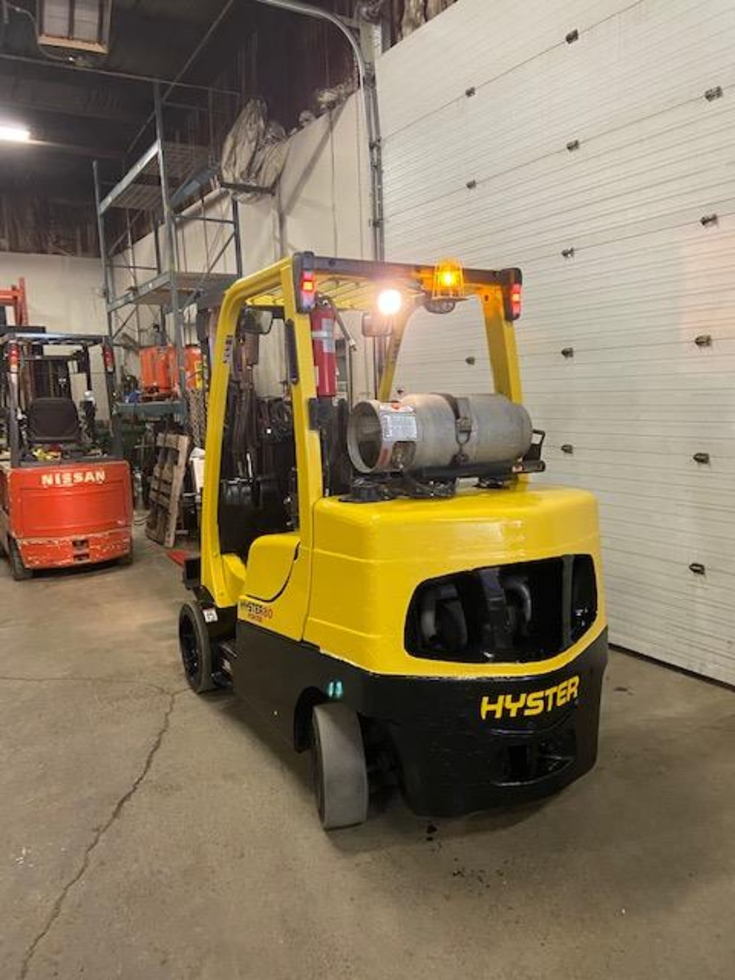 FREE CUSTOMS - 2014 Hyster 8000lbs Capacity Forklift LPG (Propane) with sideshift and 3 stage mast - Image 3 of 3