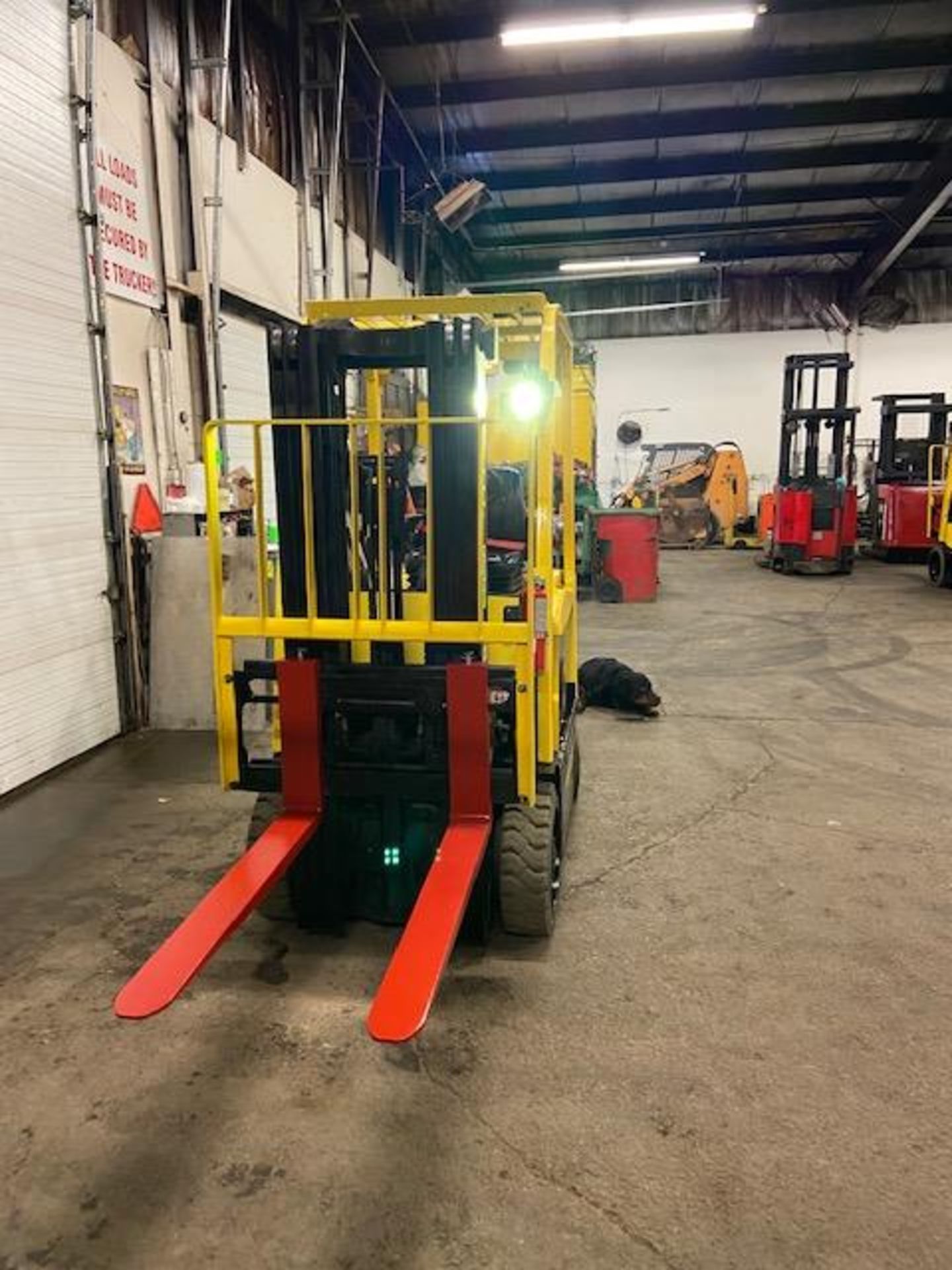 FREE CUSTOMS - 2016 Hyster 5000lbs Capacity Forklift SAFETY INTO 2021 Electric with 3-STAGE MAST - Image 2 of 3