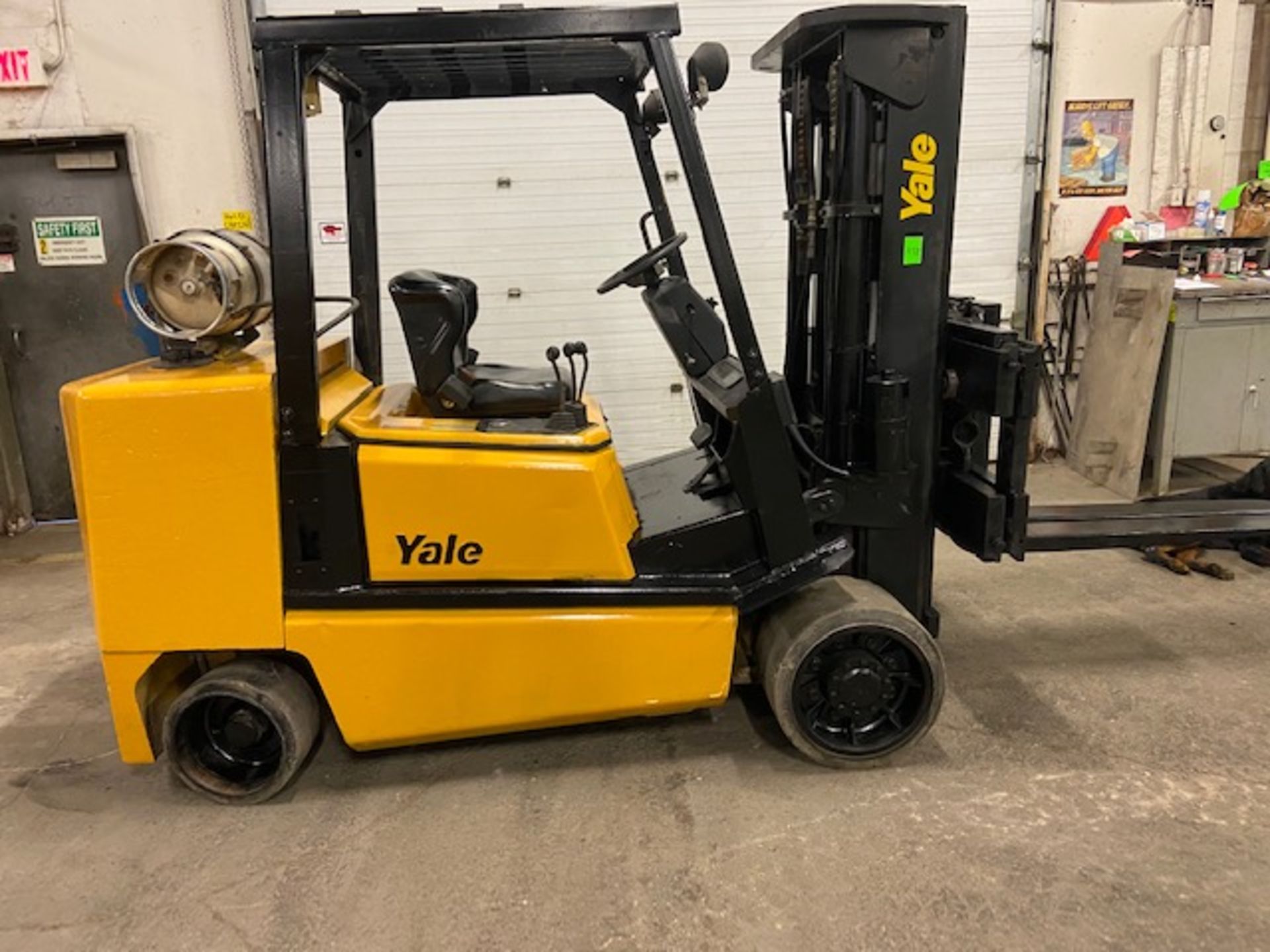 FREE CUSTOMS - Yale 10000lbs capacity LPG (propane) Forklift with 3-stage mast & sideshift (no