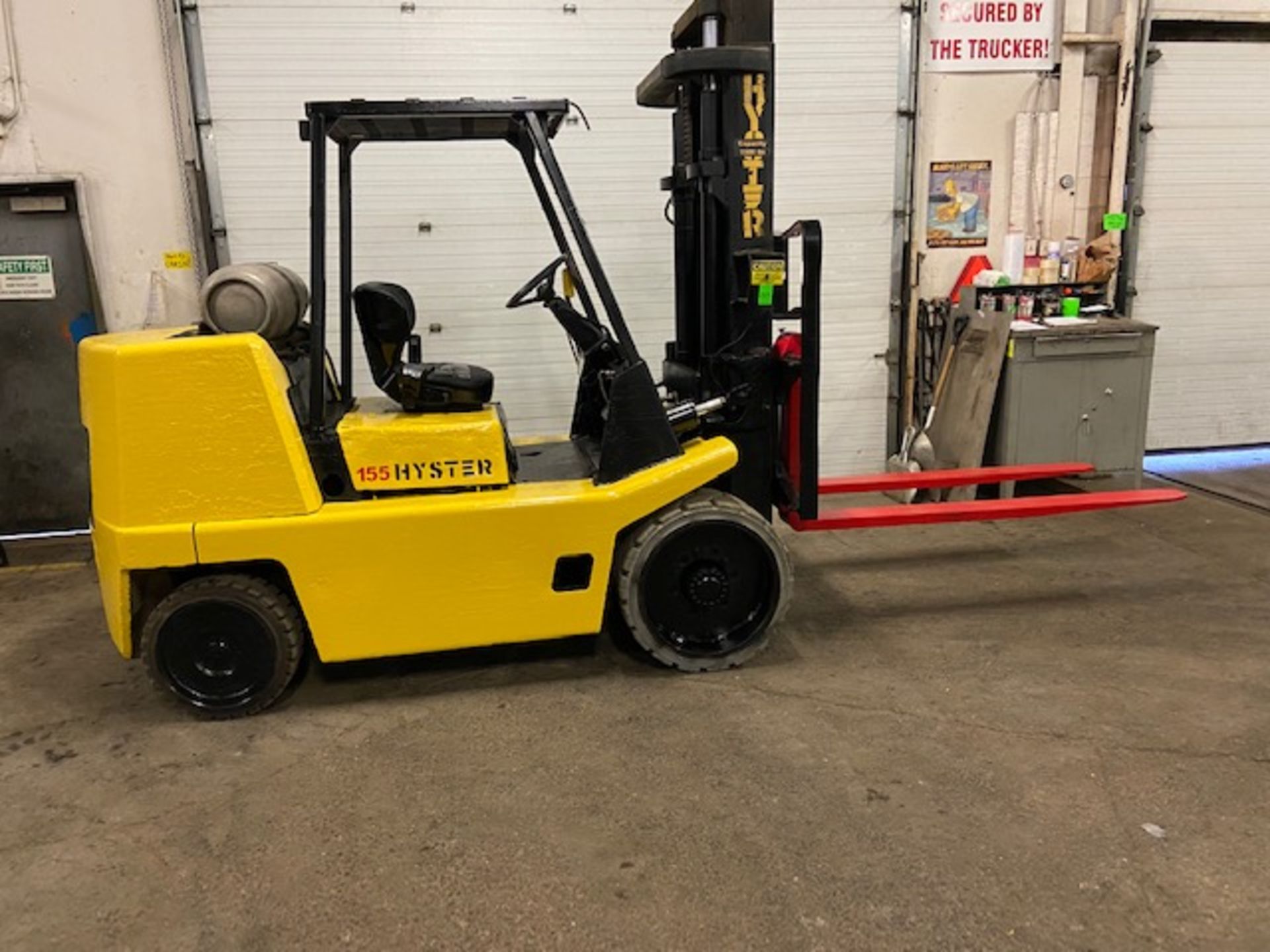 FREE CUSTOMS - Hyster 15500lbs capacity LPG (propane) Forklift with 3-stage mast & (no