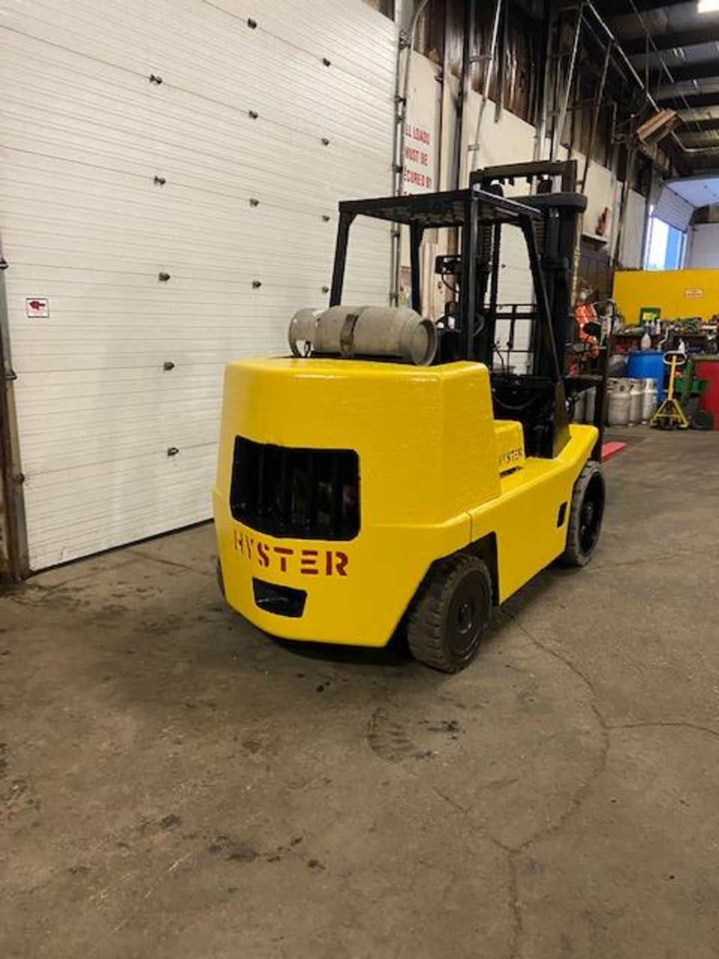 FREE CUSTOMS - Hyster 15500lbs capacity LPG (propane) Forklift with 3-stage mast & (no - Image 3 of 3