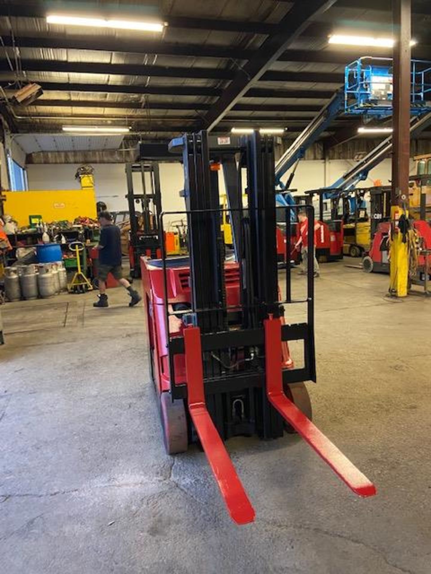 FREE CUSTOMS - 2015 Raymond 5000lbs Capacity Stand On Forklift Electric with 3-STAGE MAST sideshift - Image 2 of 3