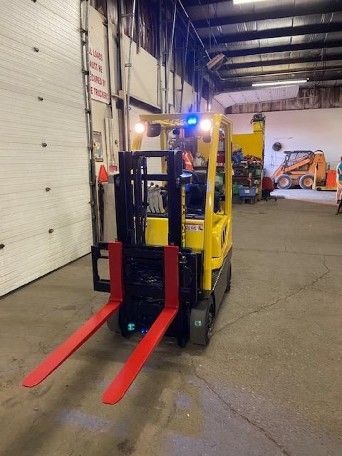 FREE CUSTOMS - 2015 Hyster 3000lbs Capacity Forklift LPG (propane) with sideshift (no propane tank - Image 2 of 3