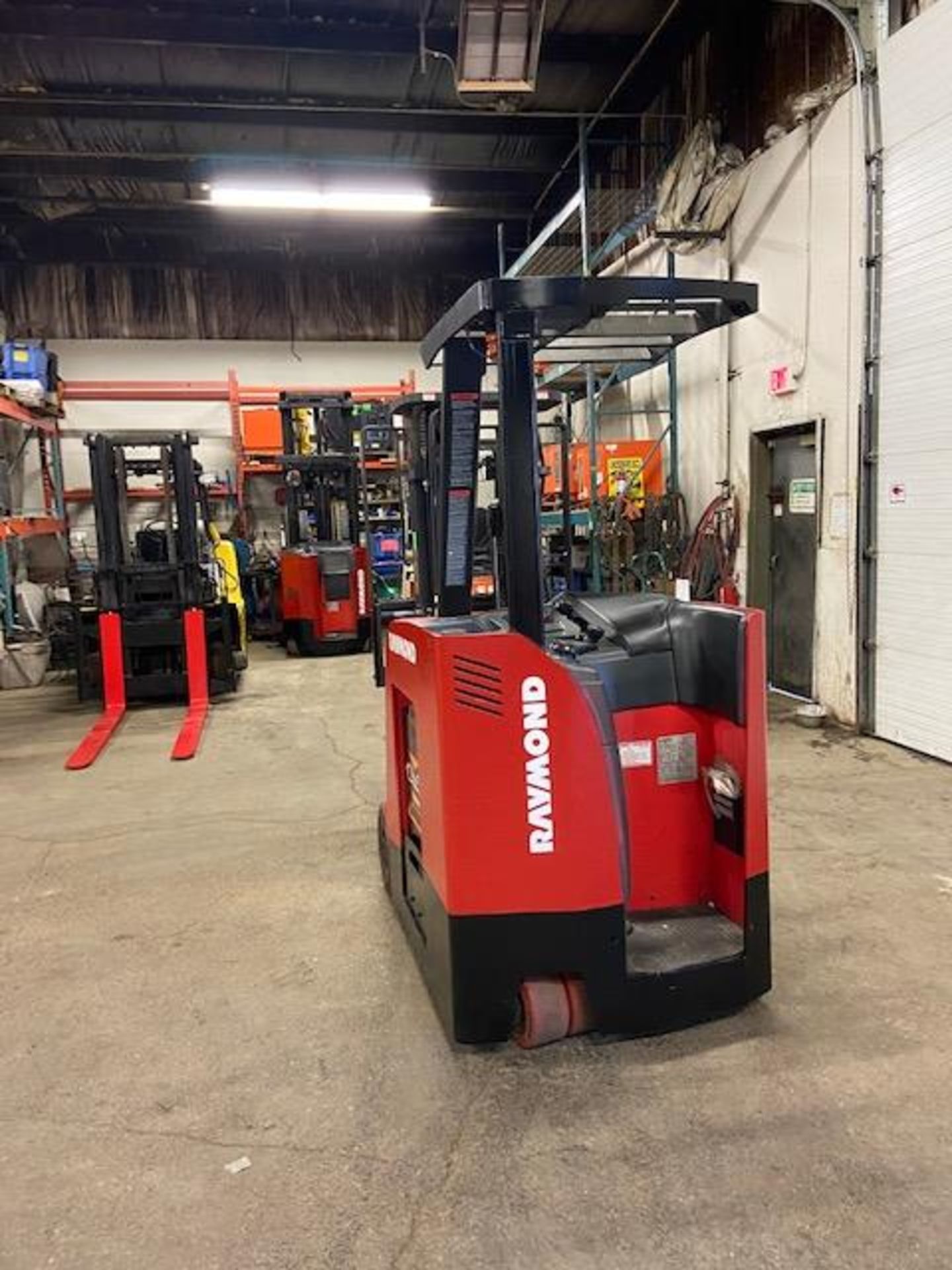 FREE CUSTOMS - 2015 Raymond 5000lbs Capacity Stand On Forklift Electric with 3-STAGE MAST sideshift - Image 3 of 3