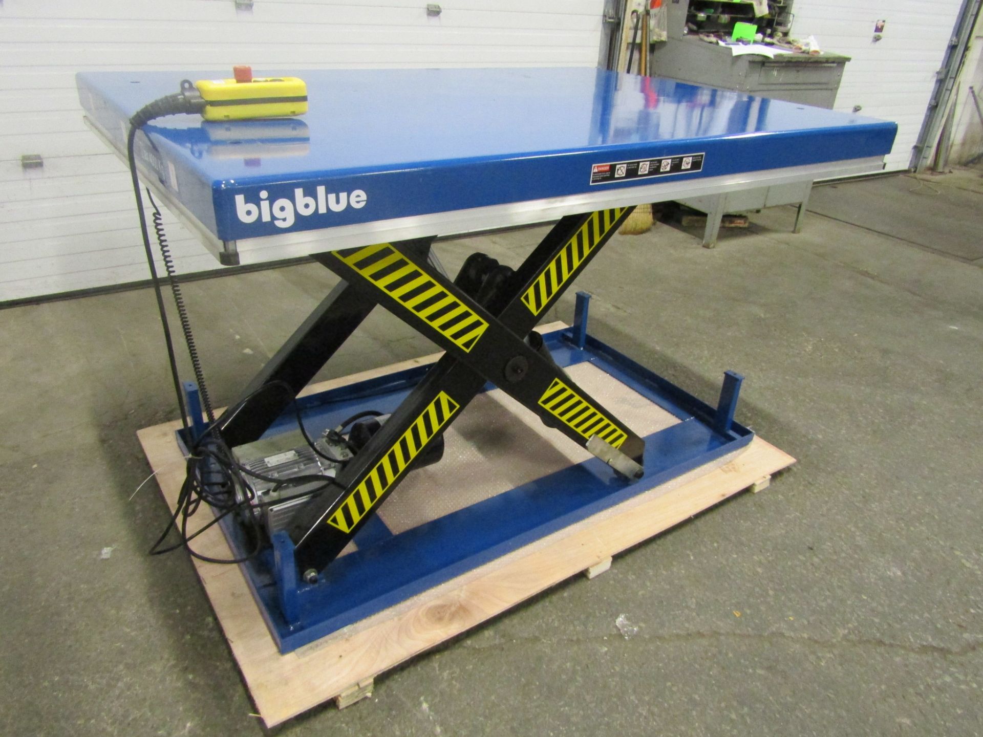 HW Hydraulic Lift Table 48" x 68" x 36" lift - 8000lbs capacity - UNUSED and MINT - 115V