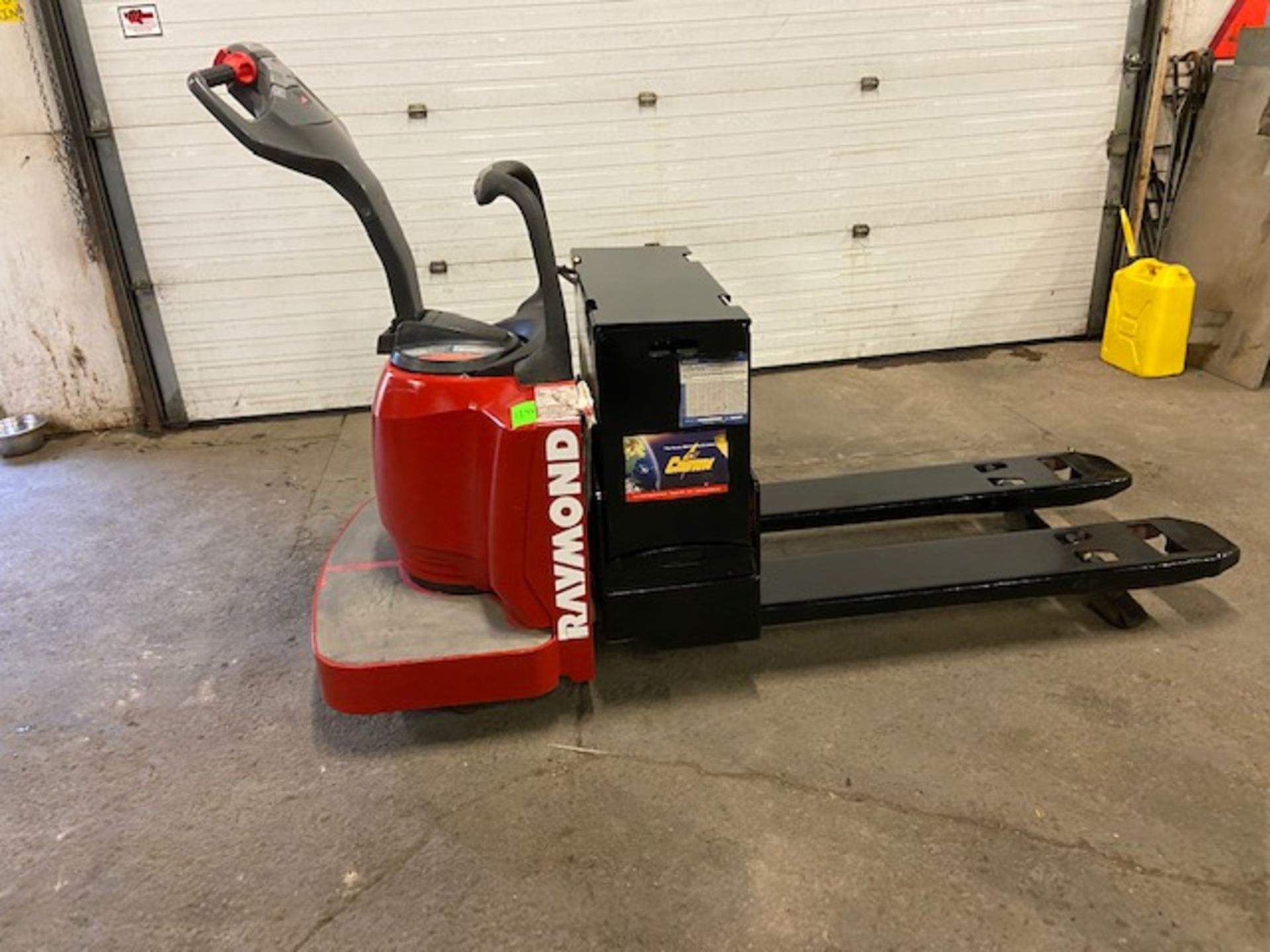 2008 Raymond Electric Ride on Powered Pallet Cart Lift 6000lbs capacity 4' Long with LOW HOURS
