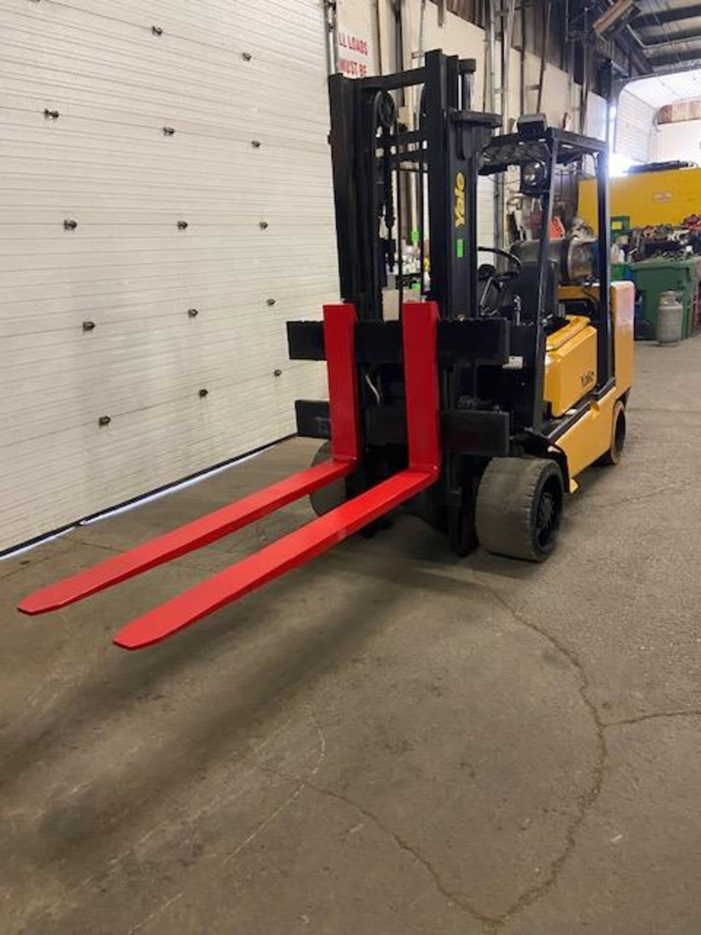 FREE CUSTOMS - Yale 10000lbs Forklift with 72" forks MINT UNIT LPG (propane) (no tank included) - Image 2 of 2