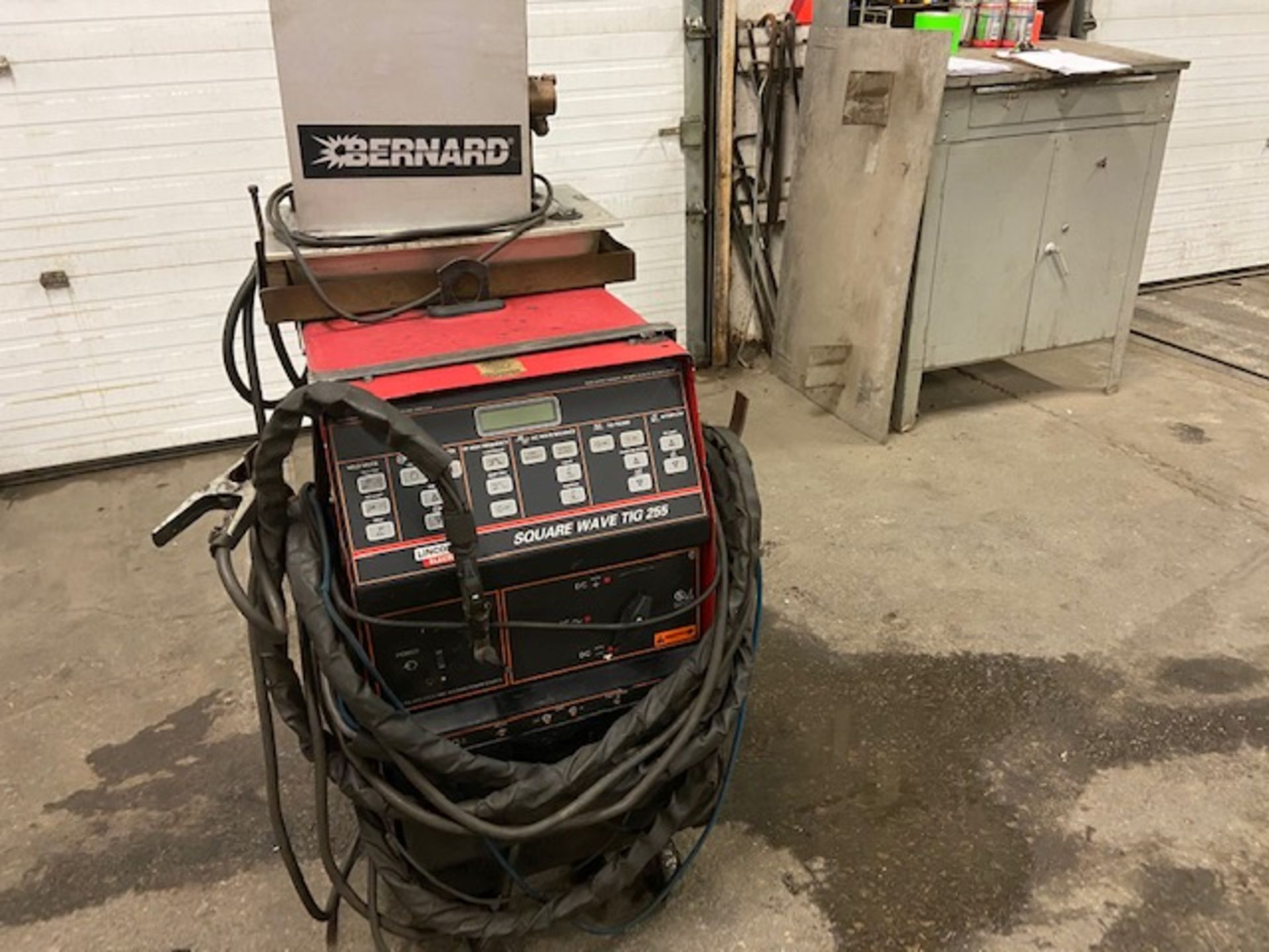 Lincoln Square Wave Tig 255 Welder 255 AMP COMPLETE with Cables and whip & Bernard Cooler unit