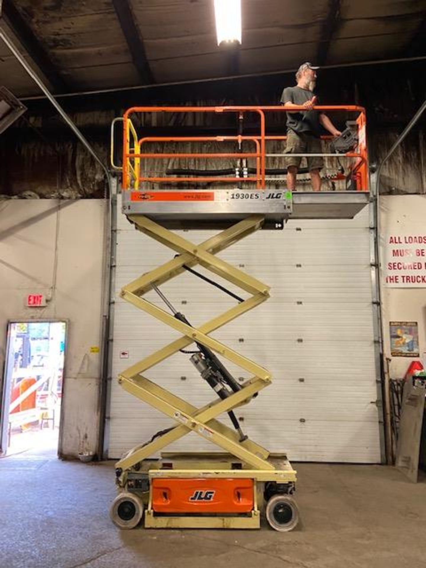 2010 JLG 1930 ES Electric Motorized Scissor Lift - with Extendable Platform Deck with pendant