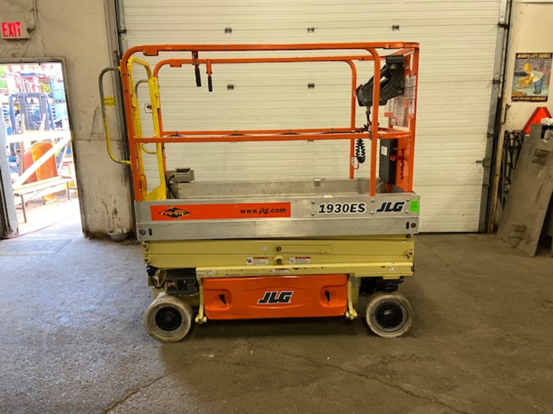 2010 JLG 1930 ES Electric Motorized Scissor Lift - with Extendable Platform Deck with pendant - Image 2 of 5