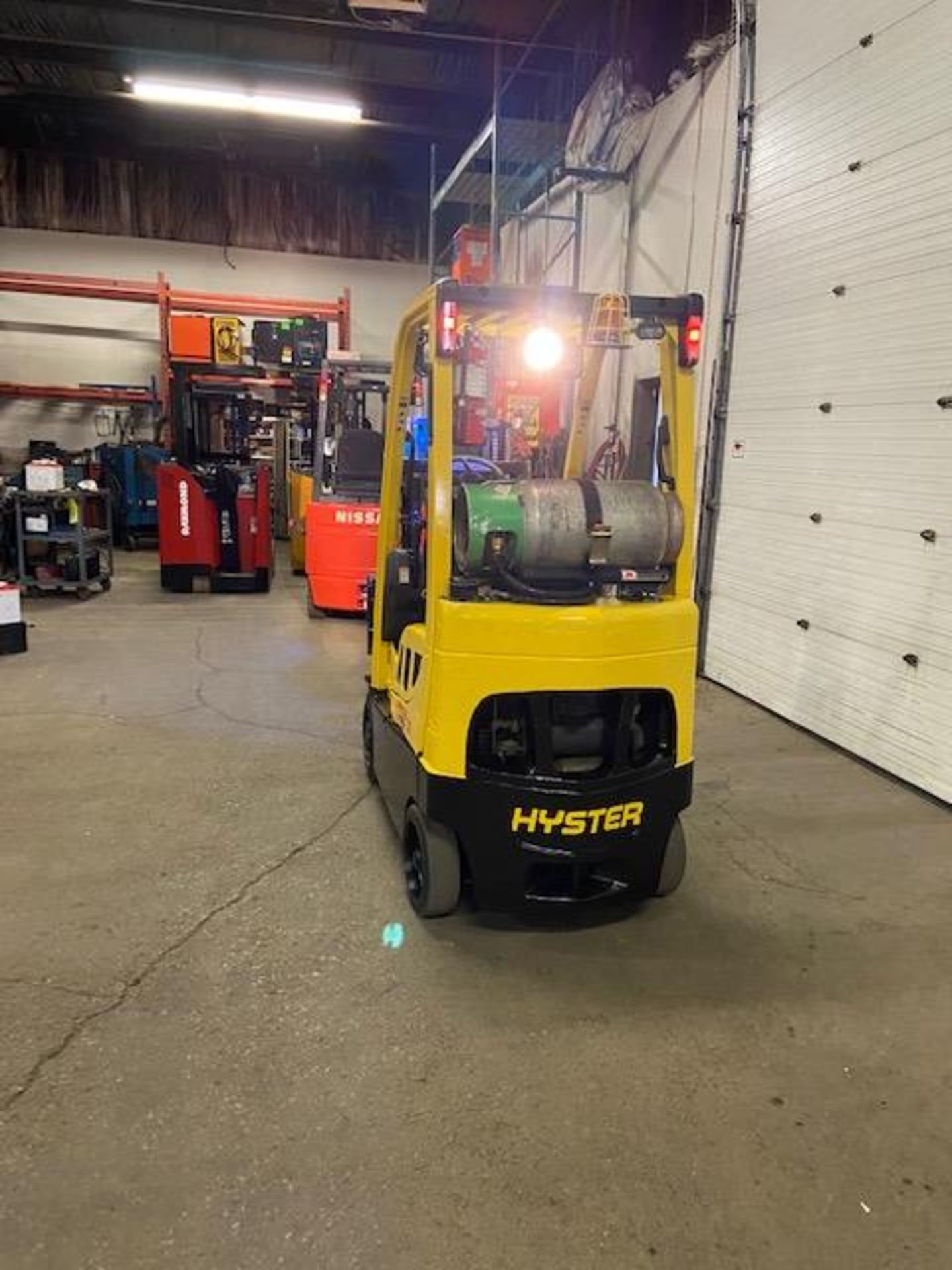 FREE CUSTOMS - 2015 Hyster 3000lbs Capacity Forklift LPG (propane) with sideshift (no propane tank - Image 3 of 3