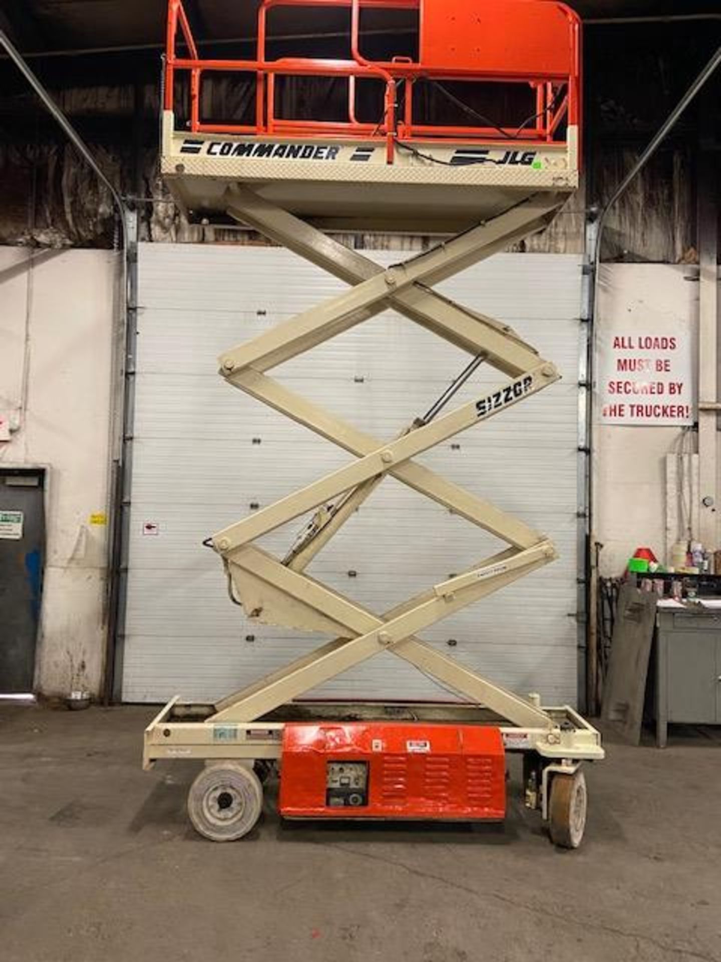 JLG 2033 Commander Electric Motorized Scissor Lift - with Extendable Platform Deck with pendant