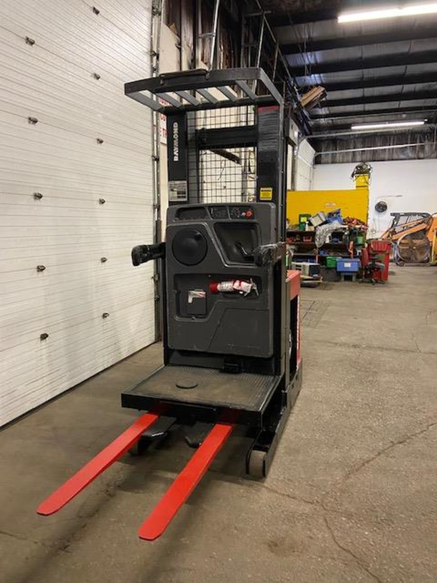 FREE CUSTOMS - 2007 Raymond Order Picker Electric 3-stage Mast Powered Pallet Cart Lifter with LOW - Image 2 of 3