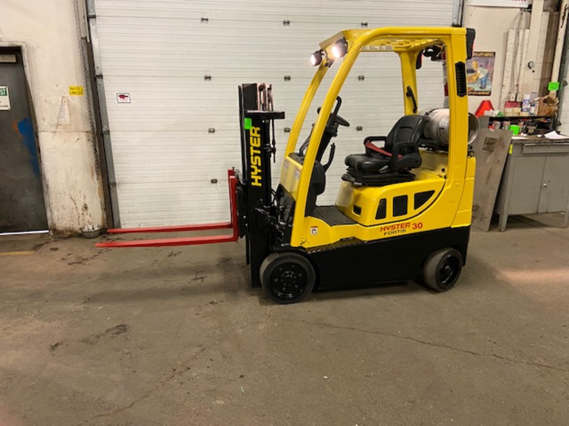 FREE CUSTOMS - 2015 Hyster 3000lbs Capacity Forklift LPG (propane) with sideshift LOW HOURS (no
