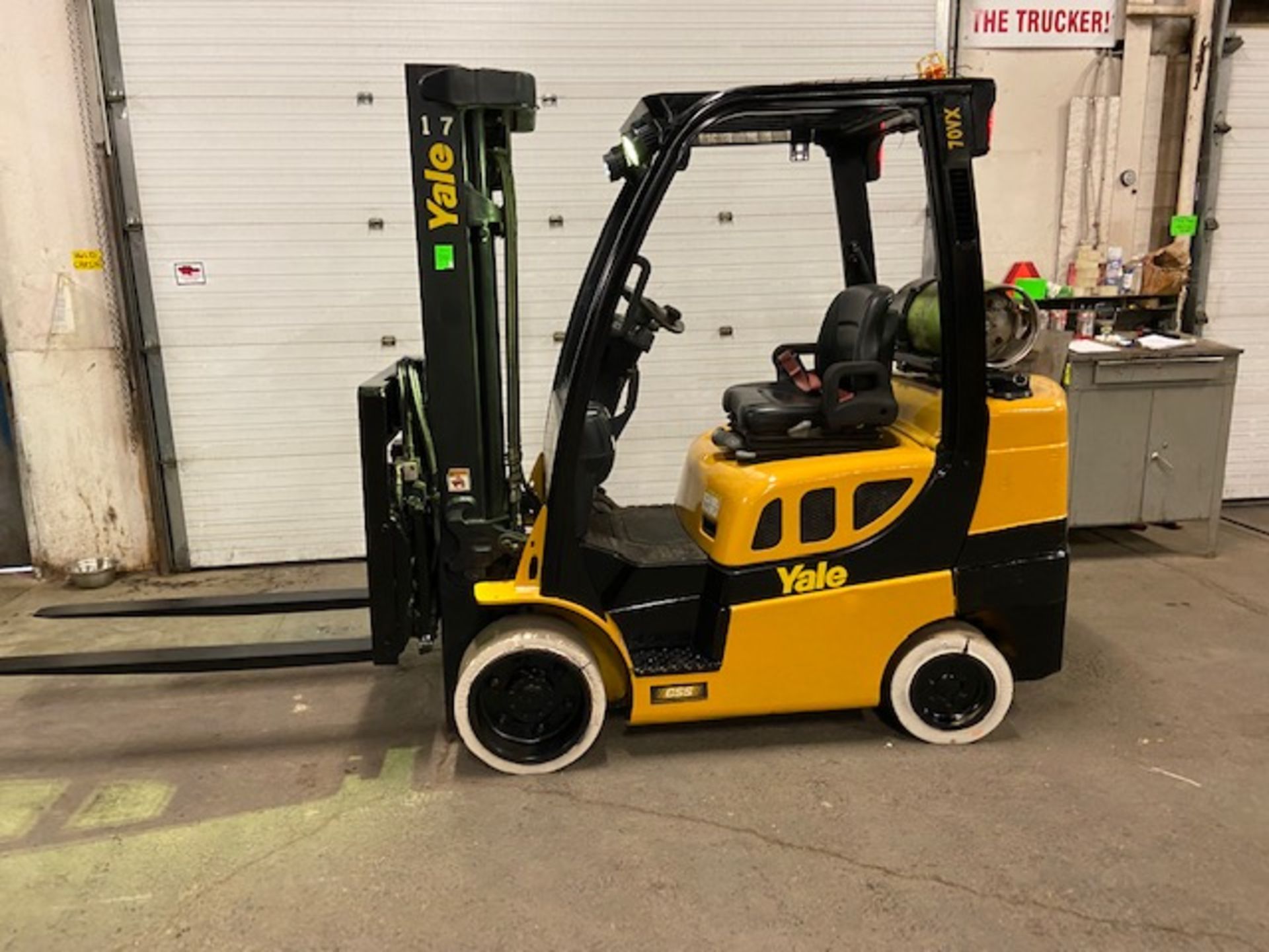 FREE CUSTOMS - 2017 Yale 7000lbs Capacity GLC70 Forklift LPG (propane) with 3-STAGE MAST with
