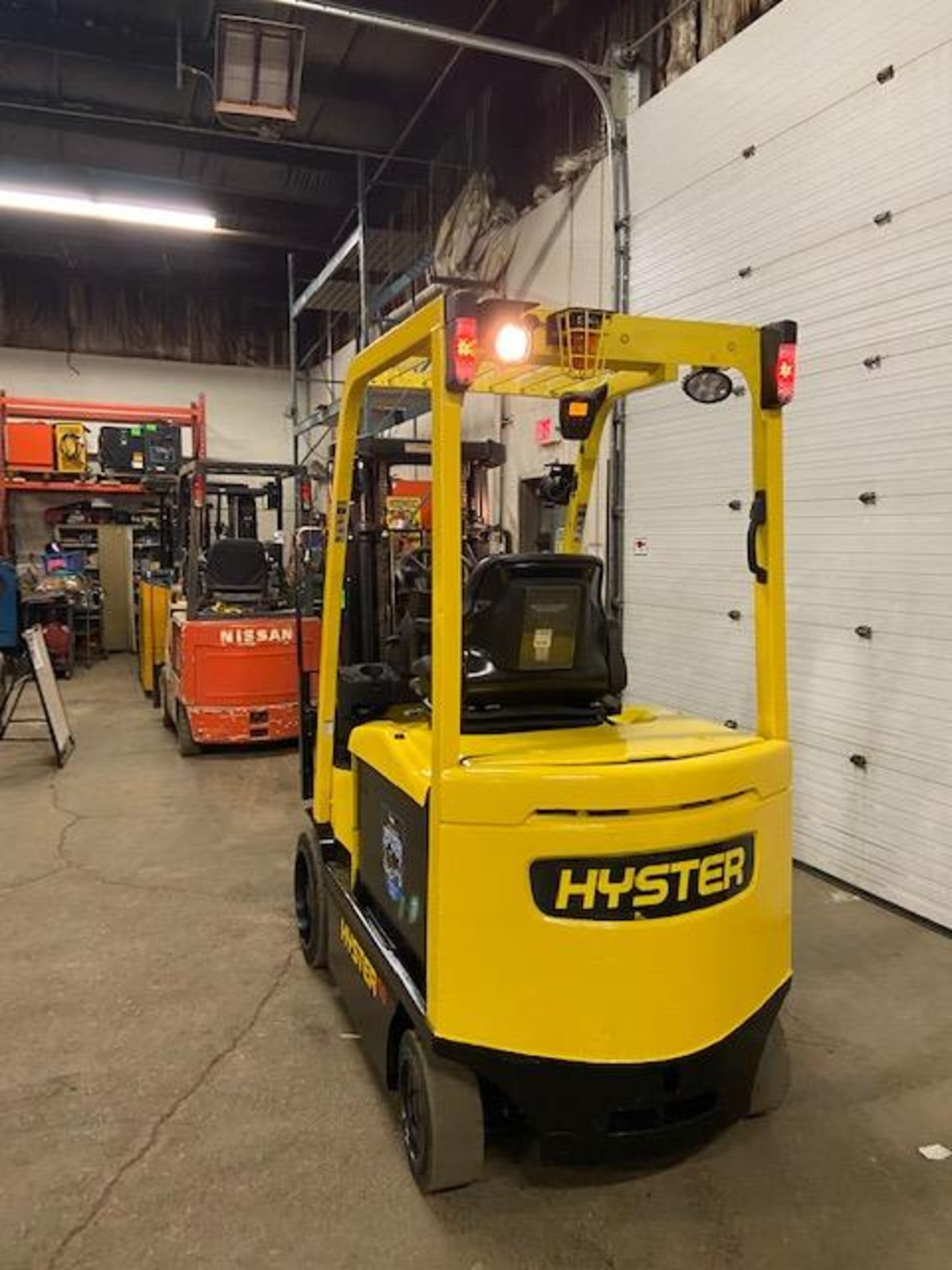 FREE CUSTOMS - 2012 Hyster 5000lbs Capacity Forklift Electric with 3-STAGE MAST with sideshift and - Image 3 of 3