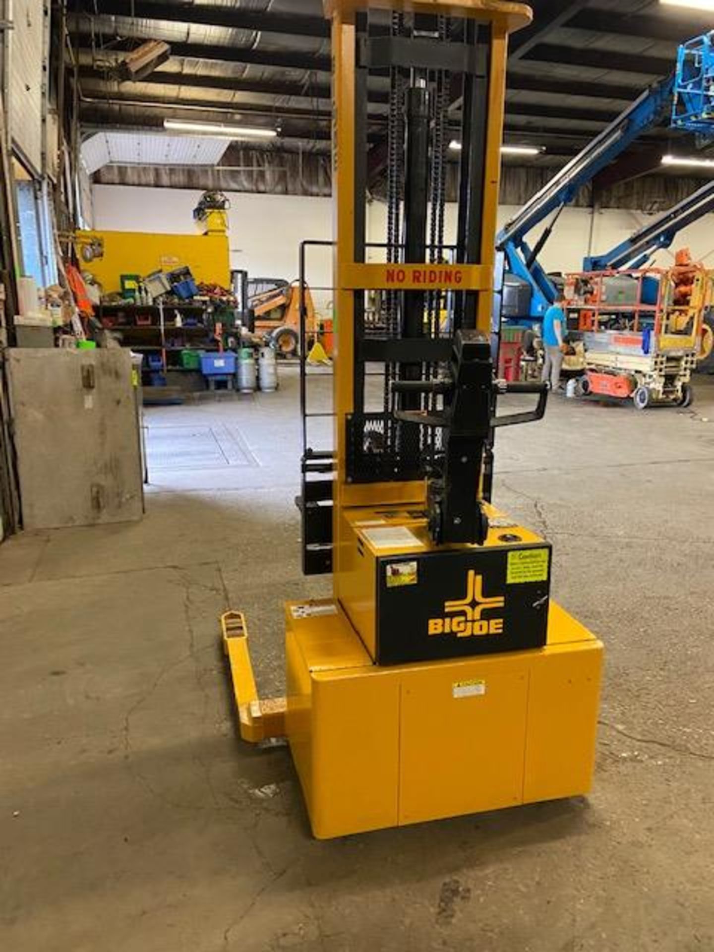 FREE CUSTOMS - Big Joe Order Picker 3000lbs capacity Electric Powered Pallet Cart Lifter EXTREMELY - Image 3 of 3