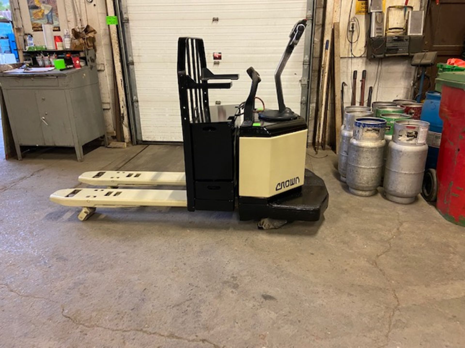 CROWN Electric Ride on Powered Pallet Cart Lift with POWER STEERING 6000lbs capacity 4' Long with