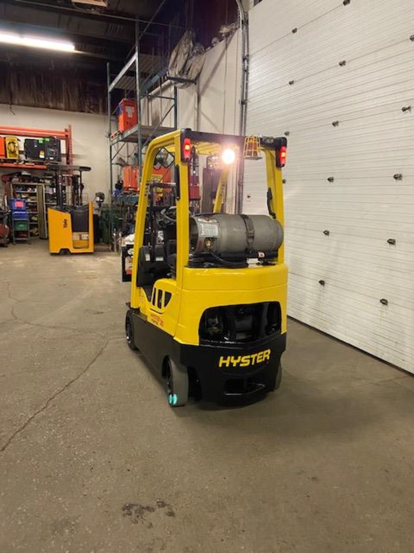 FREE CUSTOMS - 2015 Hyster 3000lbs Capacity Forklift LPG (propane) with sideshift (no propane tank - Image 3 of 3
