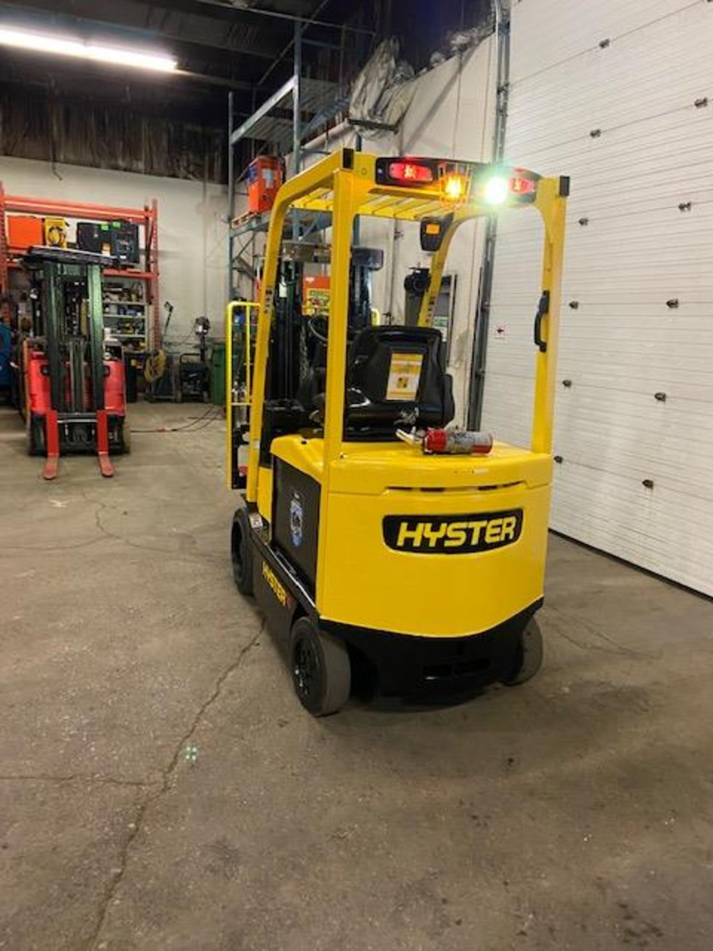 FREE CUSTOMS - 2016 Hyster 5000lbs Capacity Forklift Electric with 3-STAGE MAST with sideshift & - Image 3 of 3