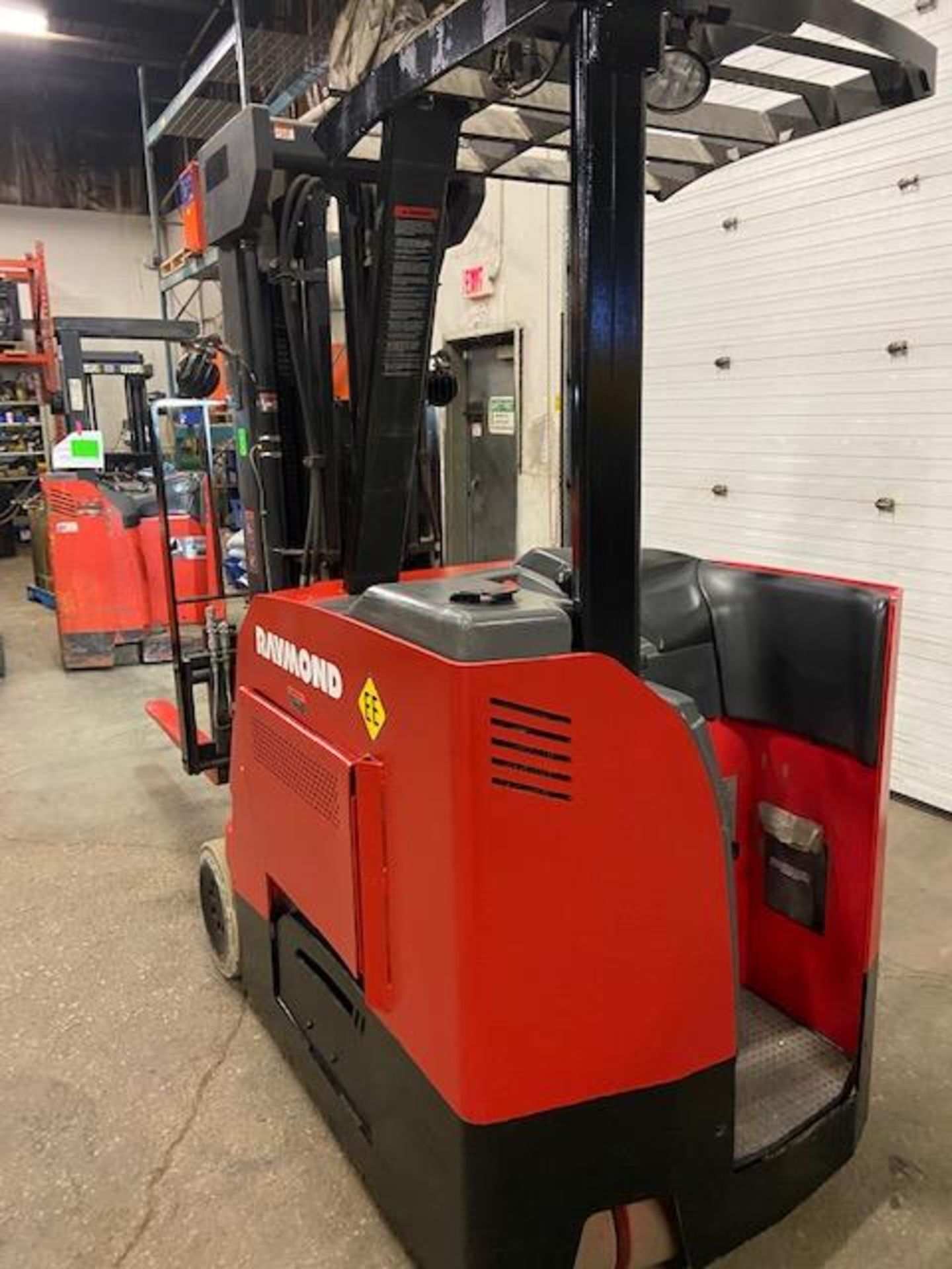 FREE CUSTOMS - 2015 Raymond 4000lbs Capacity Forklift Electric with 4-STAGE MAST with sideshift & - Image 3 of 3