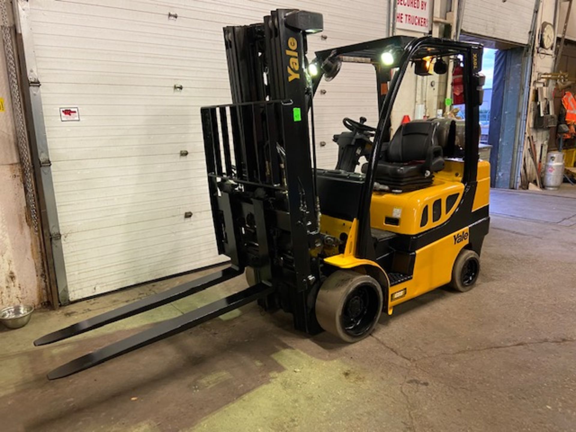 FREE CUSTOMS - 2016 Yale 7000lbs Capacity Forklift LPG (propane) with 3-STAGE MAST with