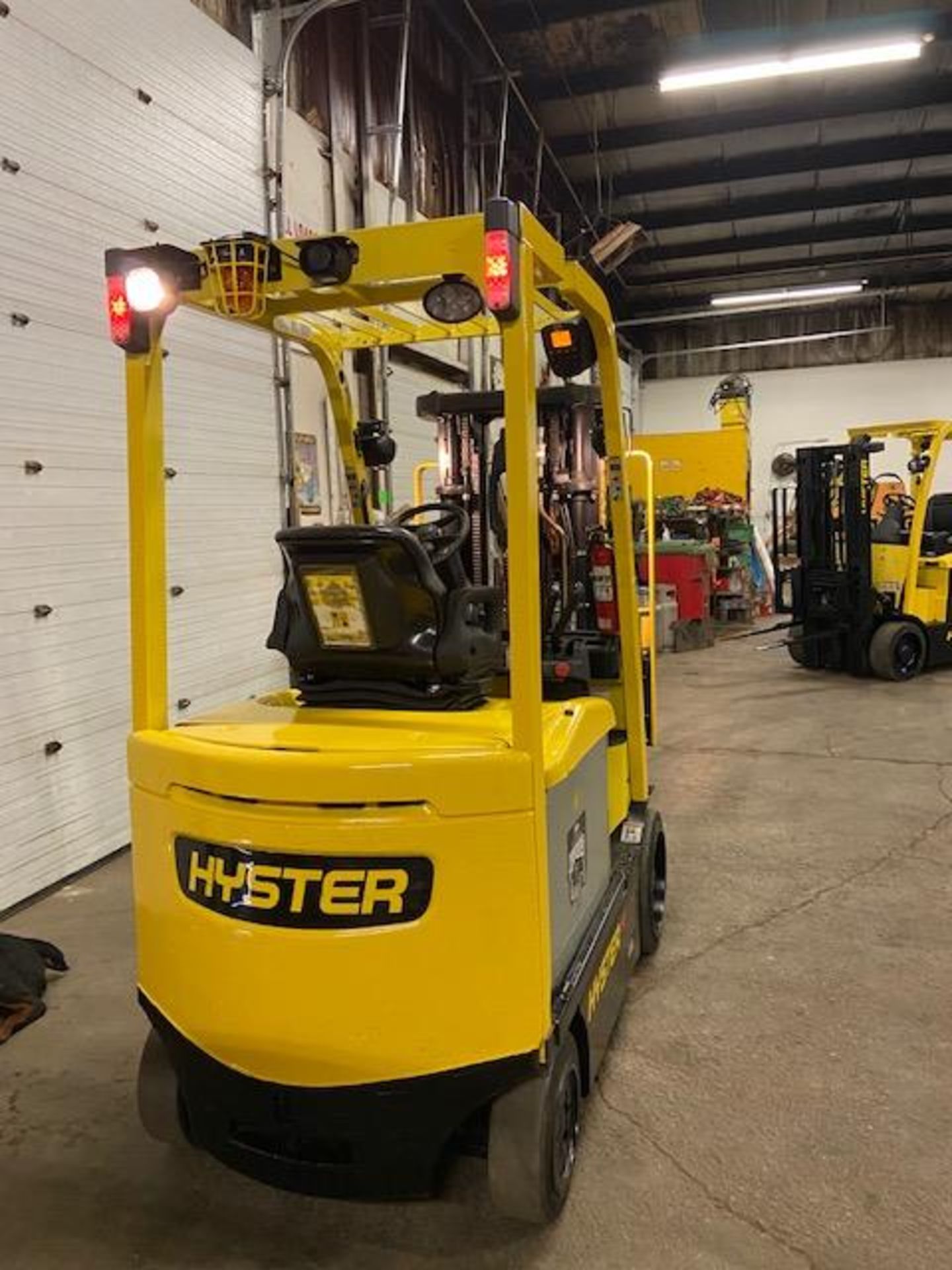 FREE CUSTOMS - 2012 Hyster 5000lbs Capacity Forklift Electric with 3-STAGE MAST with sideshift and - Image 3 of 3