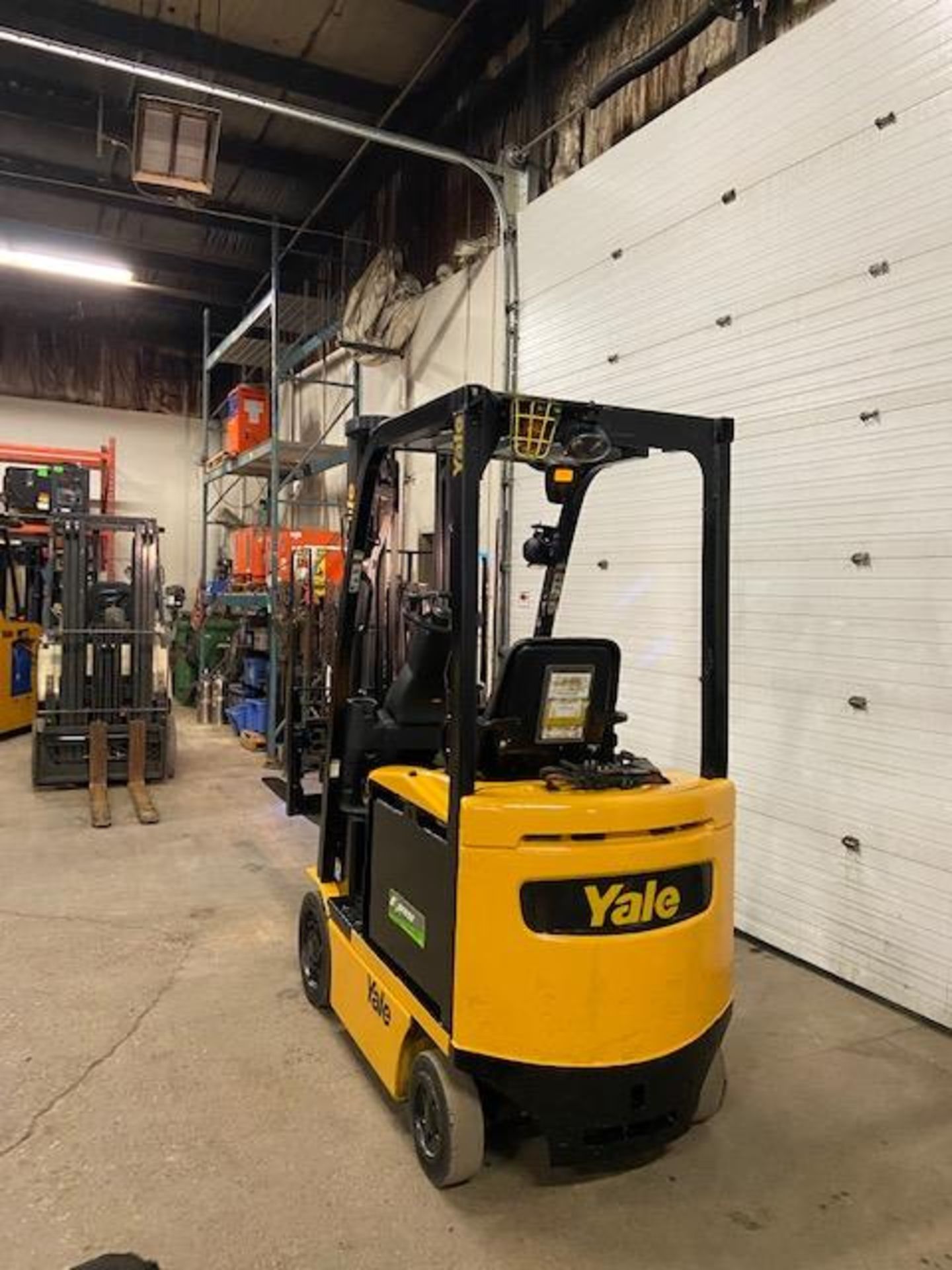 FREE CUSTOMS - 2014 Yale 3500lbs Capacity Forklift Electric with 3-STAGE MAST with sideshift - Image 3 of 3